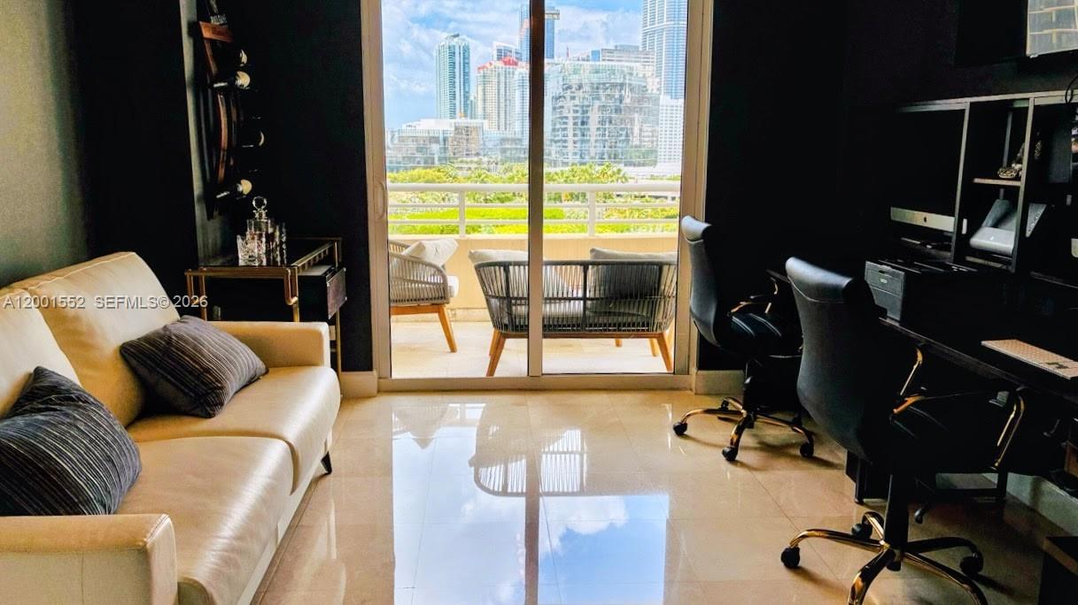 848 Brickell Key Dr #806, Miami FL 33131