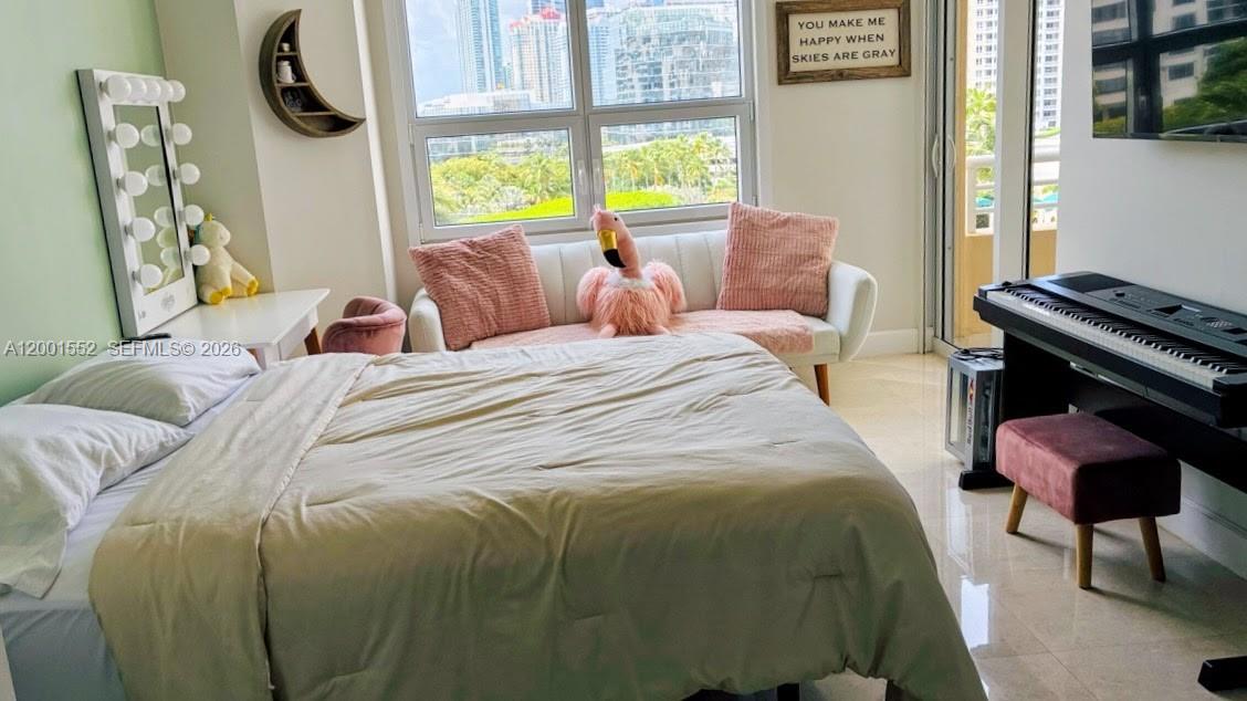 848 Brickell Key Dr #806, Miami FL 33131