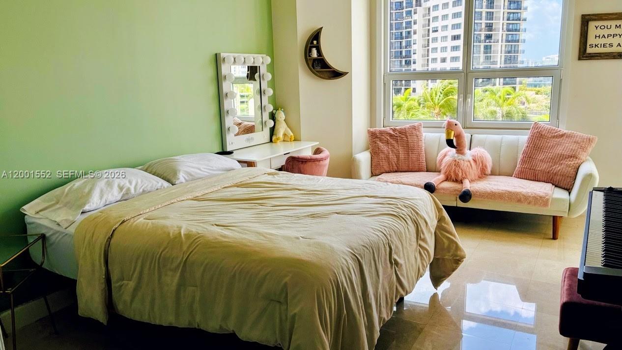 848 Brickell Key Dr #806, Miami FL 33131