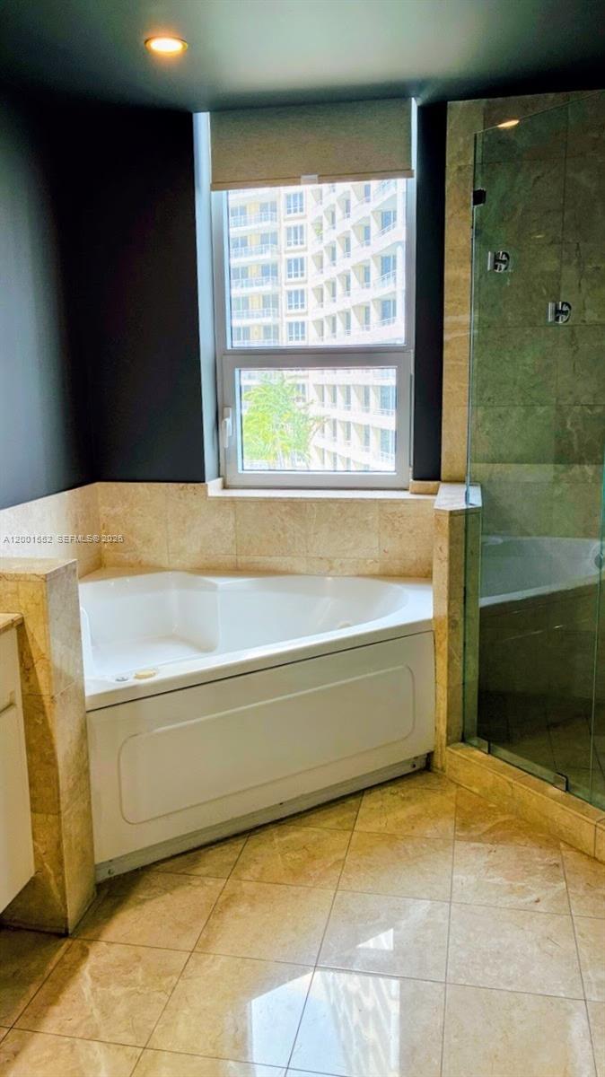 848 Brickell Key Dr #806, Miami FL 33131
