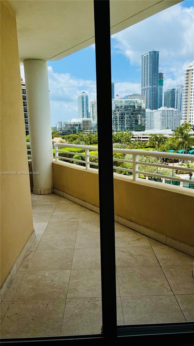 848 Brickell Key Dr #806, Miami FL 33131