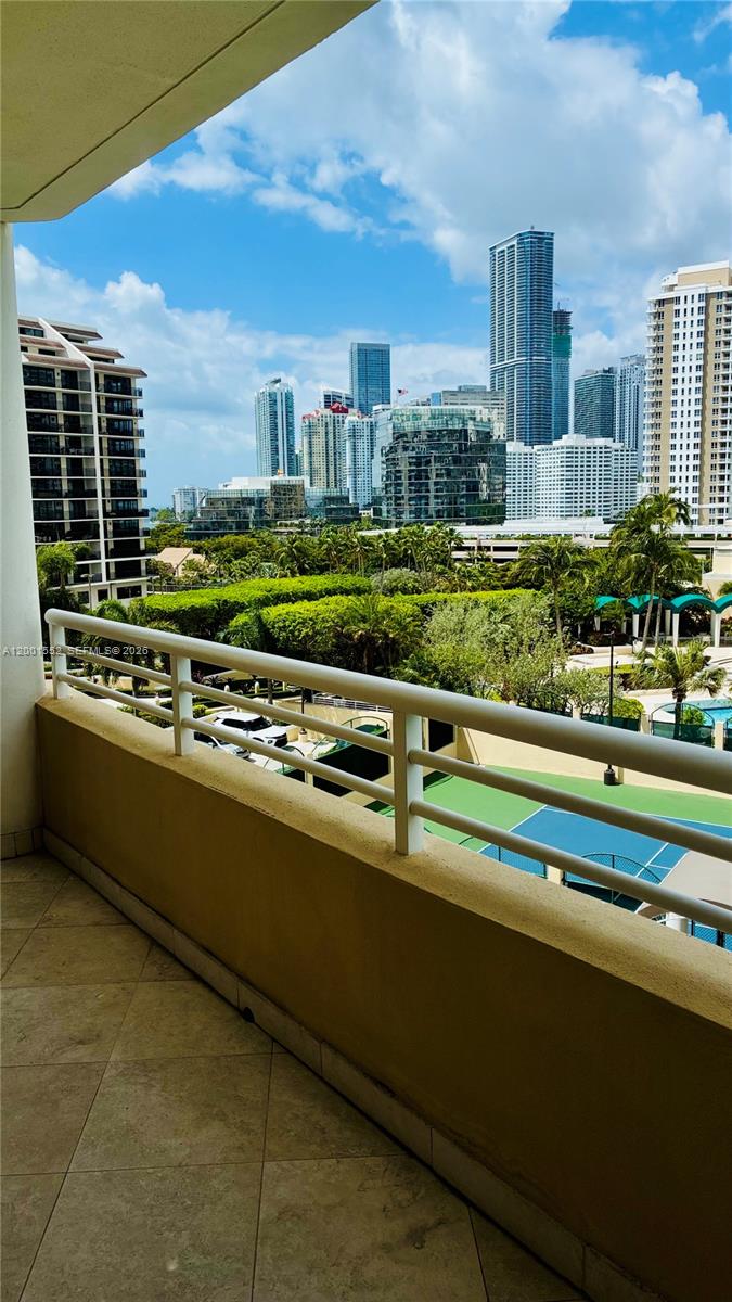 848 Brickell Key Dr #806, Miami FL 33131