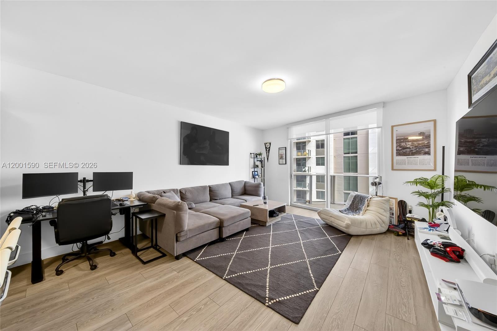 1010 SW 2nd Ave #1605, Miami FL 33130