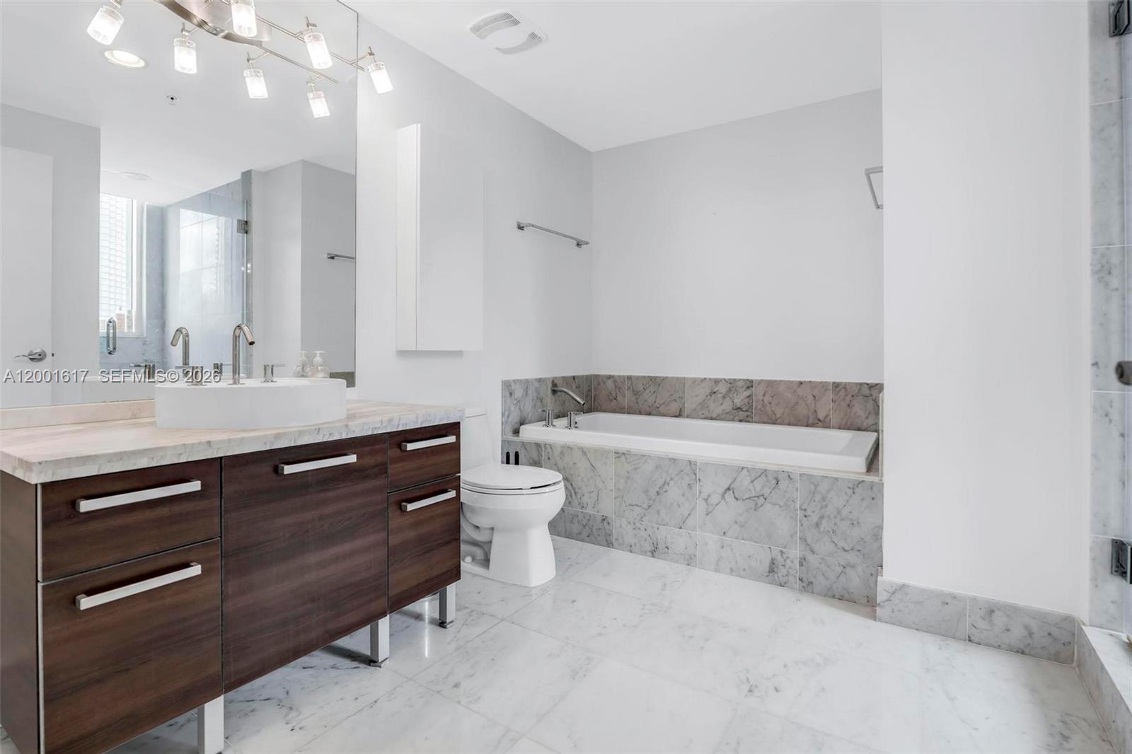 253 NE 2nd St #1608, Miami FL 33132