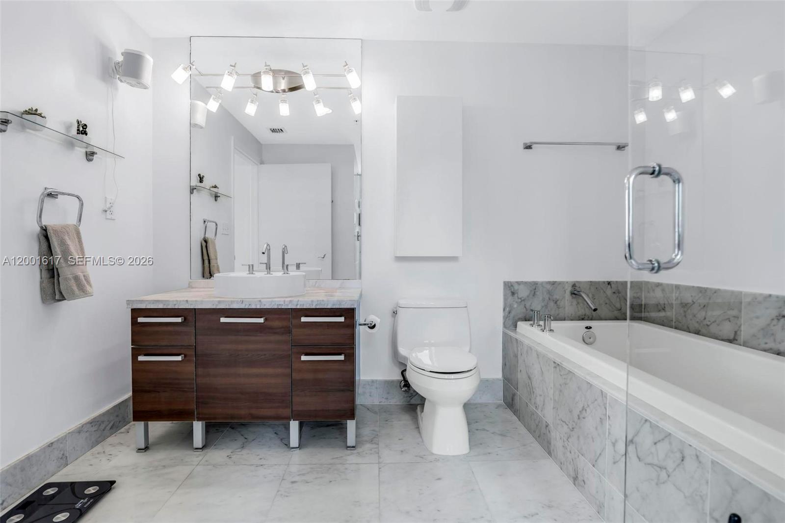 253 NE 2nd St #1608, Miami FL 33132