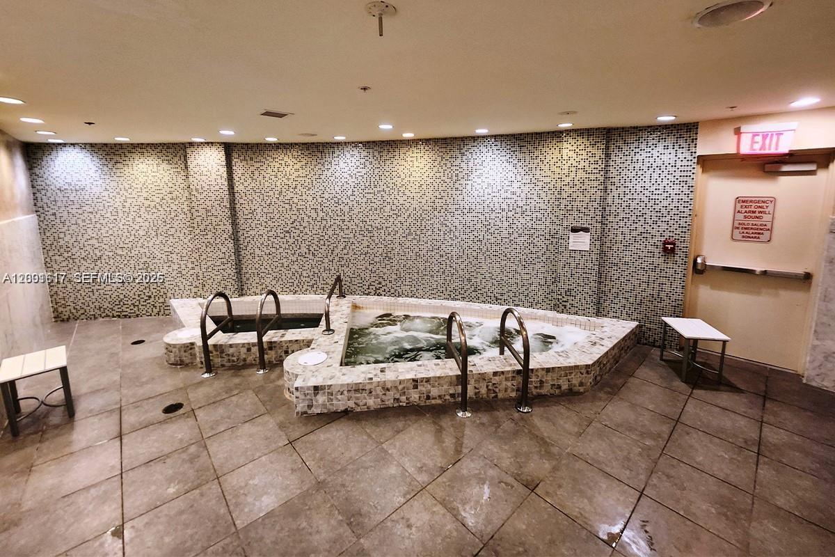 253 NE 2nd St #1608, Miami FL 33132
