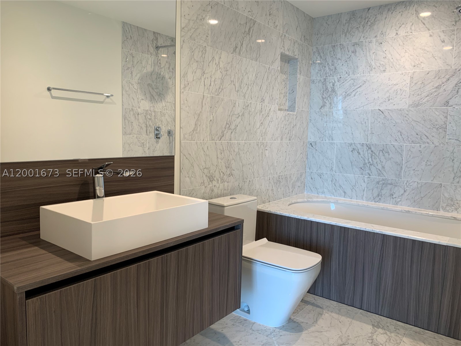 1000 Brickell Plz #3904, Miami FL 33131