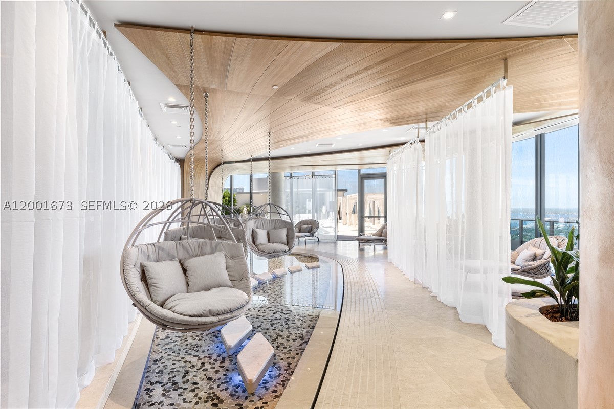 1000 Brickell Plz #3904, Miami FL 33131