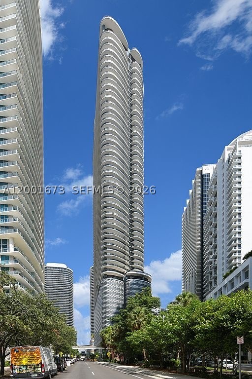 1000 Brickell Plz #3904, Miami FL 33131