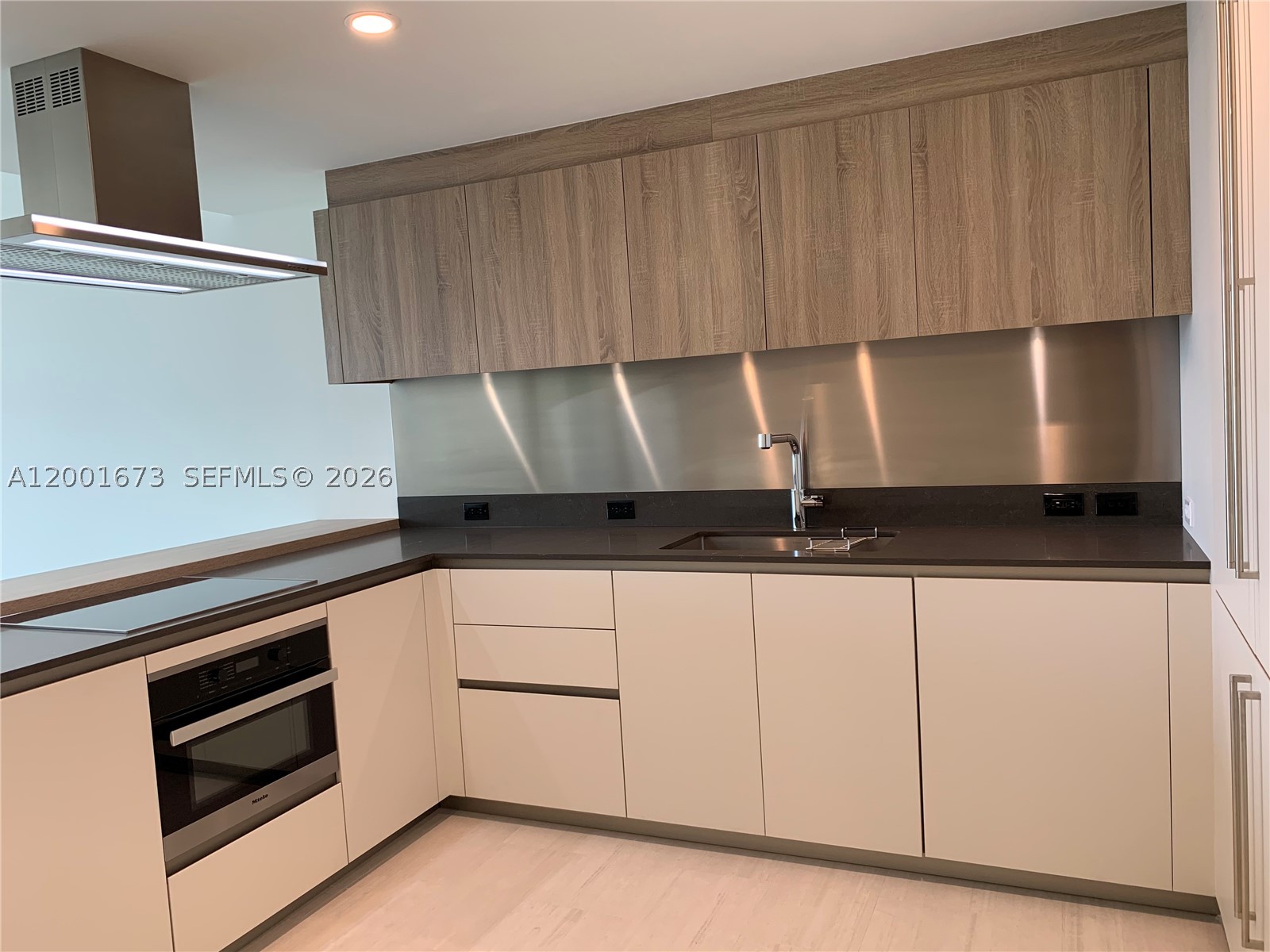 1000 Brickell Plz #3904, Miami FL 33131