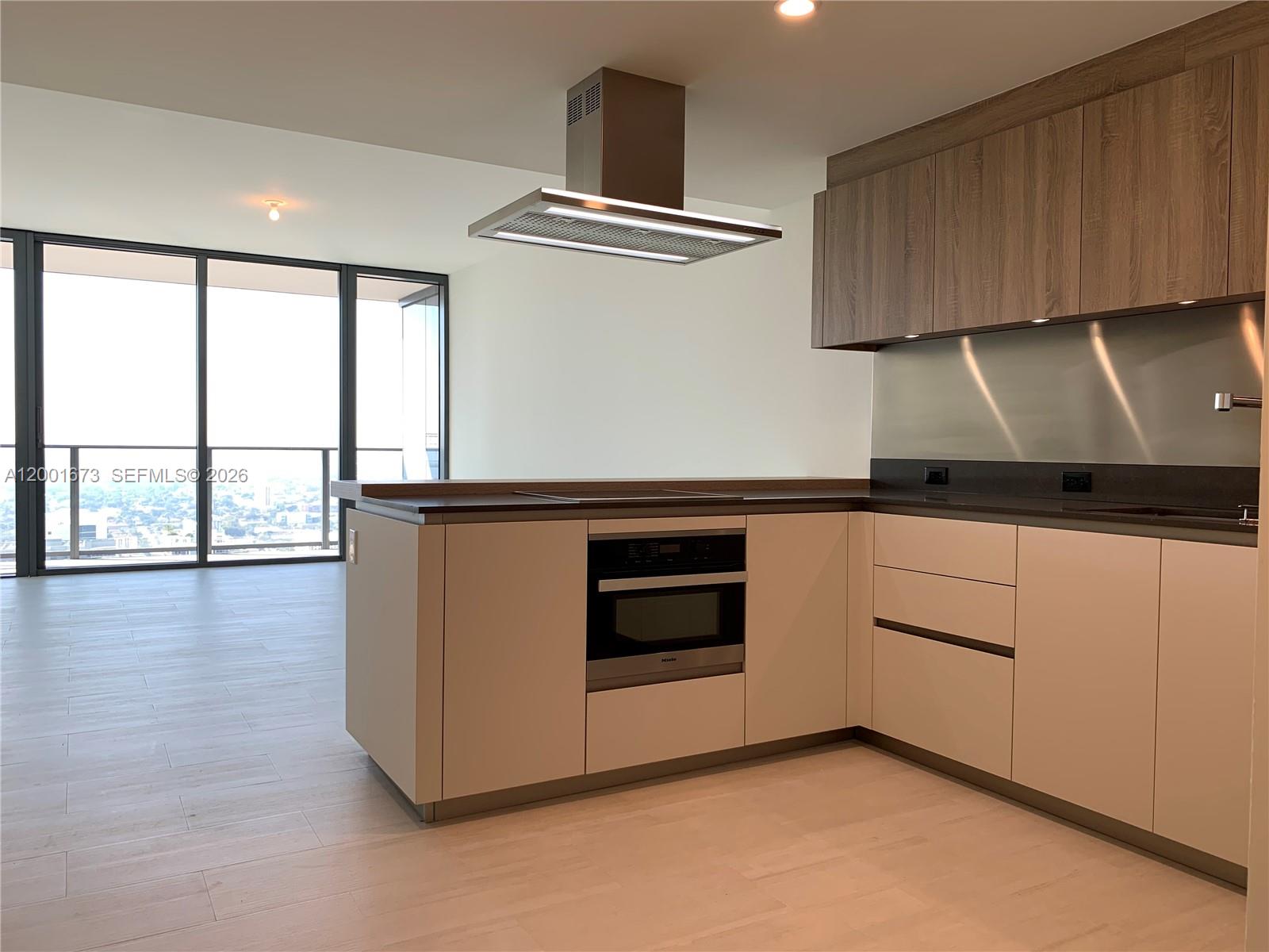 1000 Brickell Plz #3904, Miami FL 33131