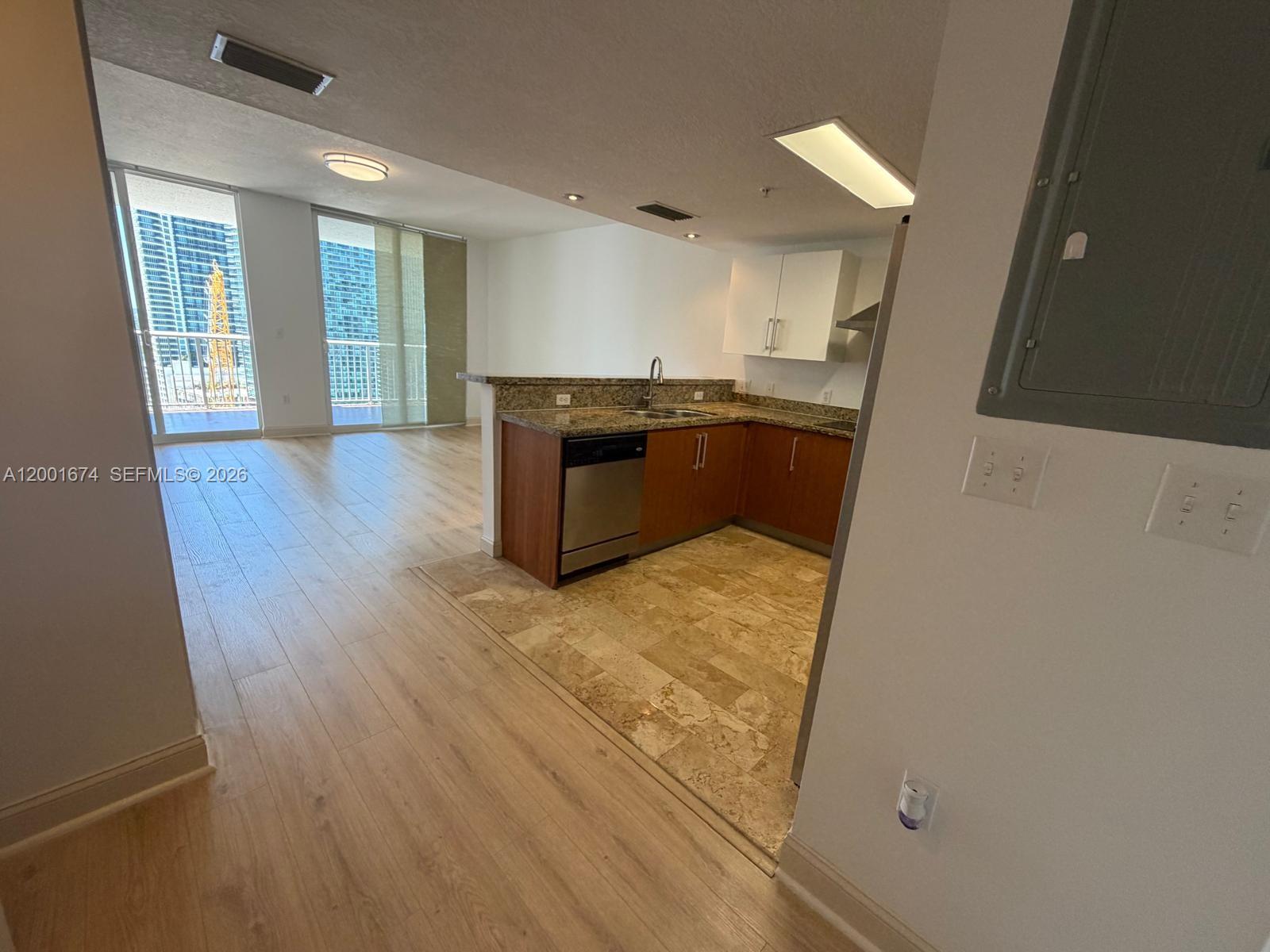 170 SE 14th St #2807, Miami FL 33131
