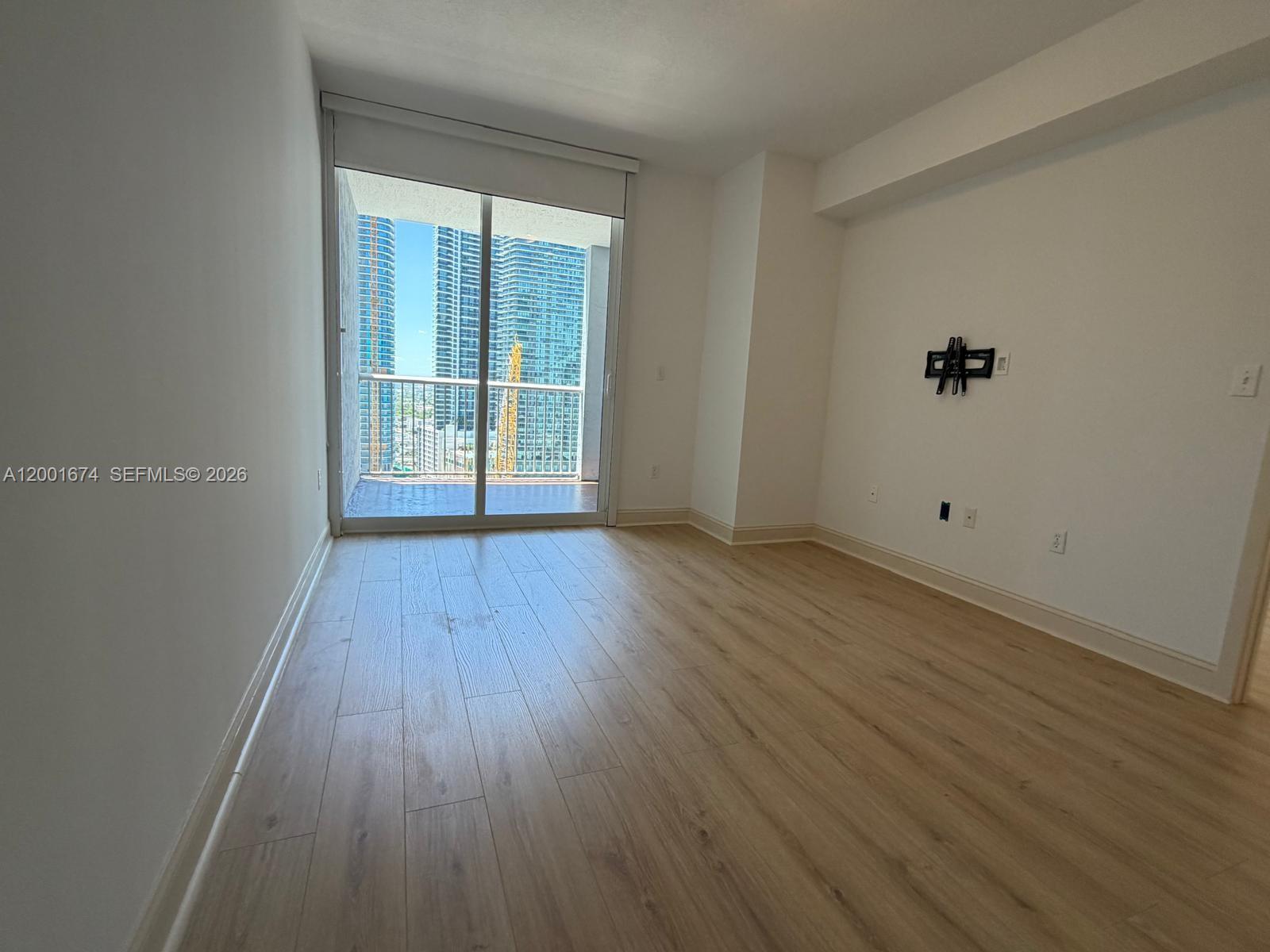 170 SE 14th St #2807, Miami FL 33131