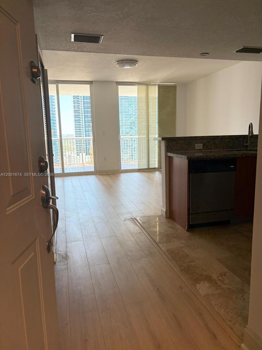 170 SE 14th St #2807, Miami FL 33131