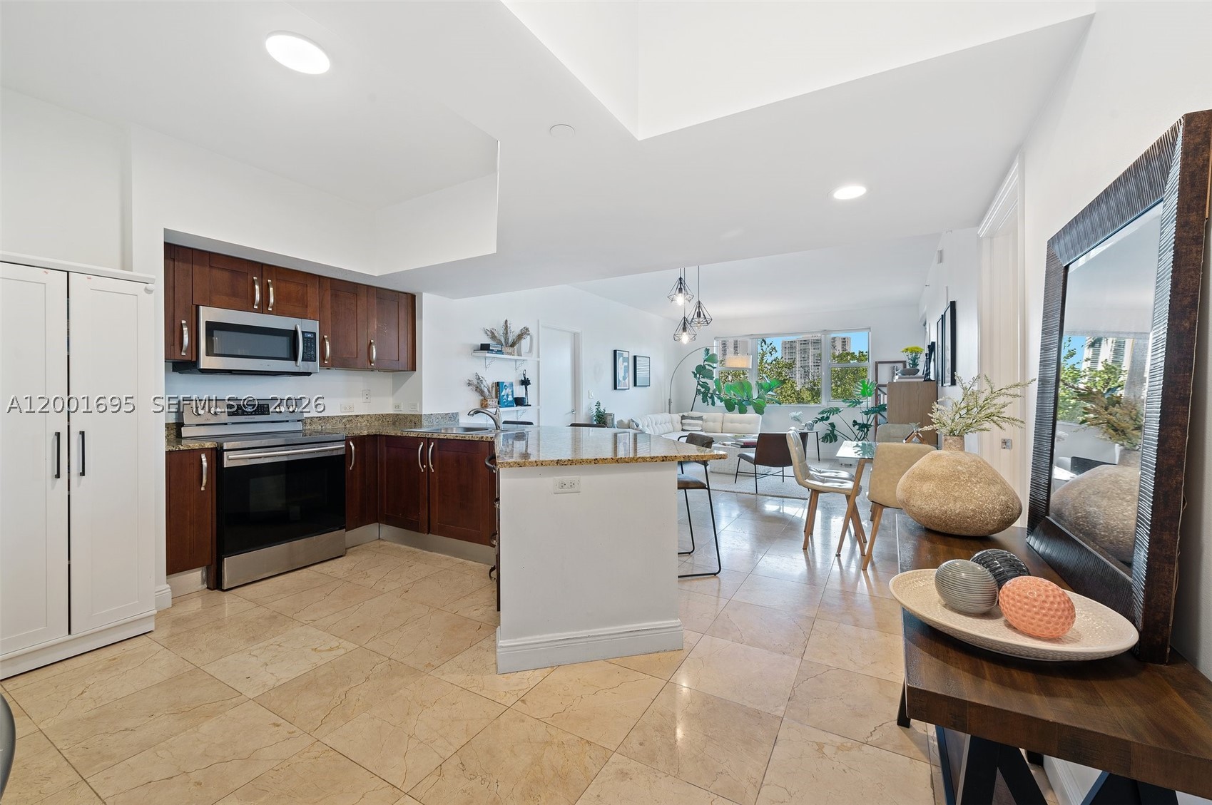 20000 E Country Club Dr #314, Aventura FL 33180