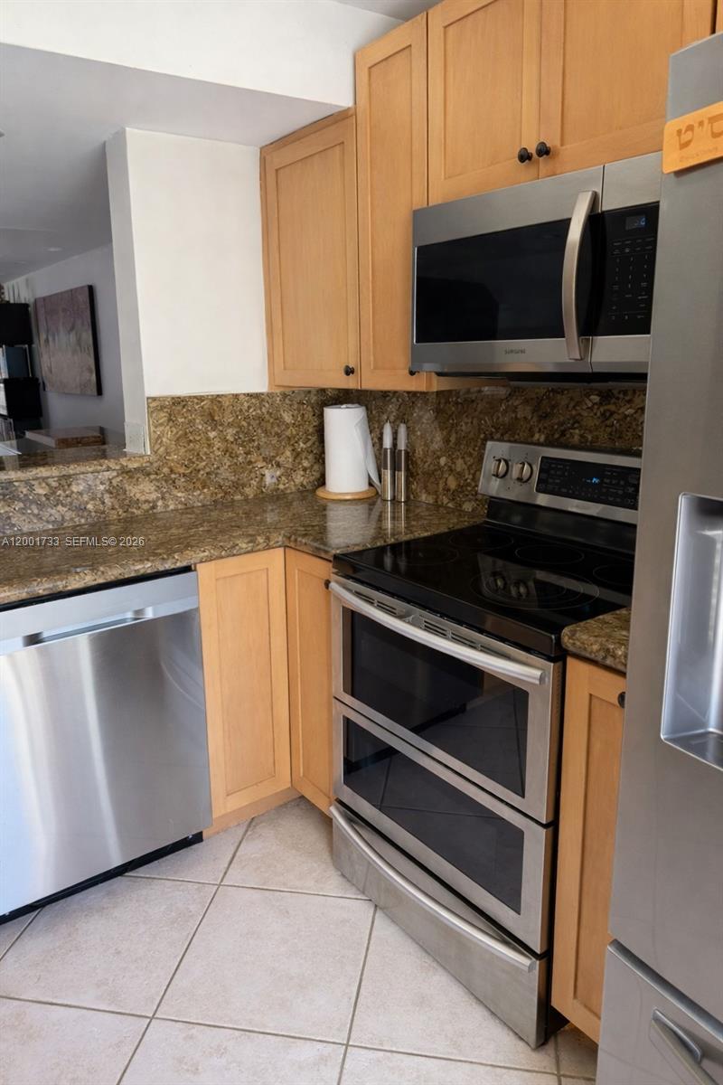 2661 NE 164th St #40, North Miami Beach FL 33160