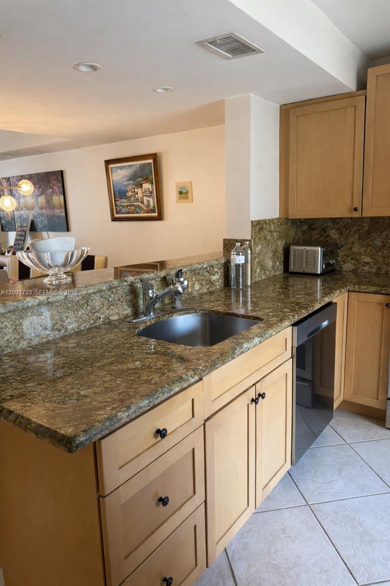2661 NE 164th St #40, North Miami Beach FL 33160