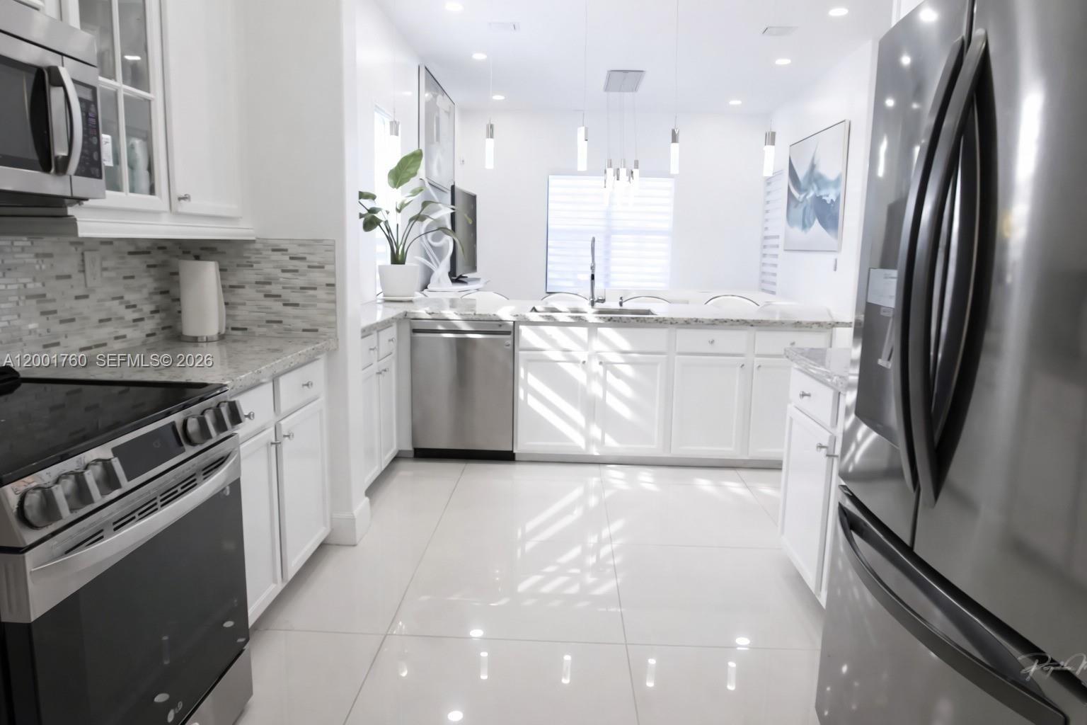 8537 NW 39th Ct, Cooper City FL 33024
