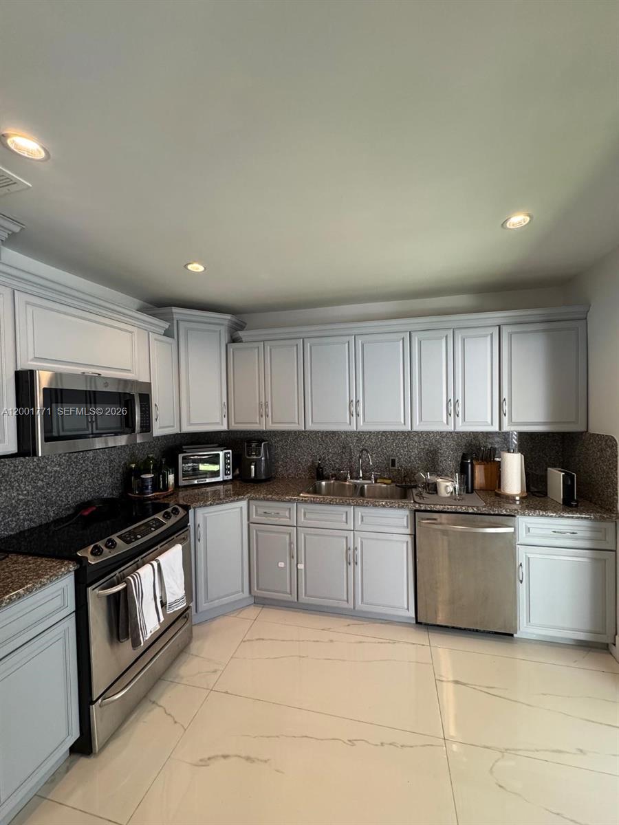 230 CRANWOOD DR, Key Biscayne FL 33149