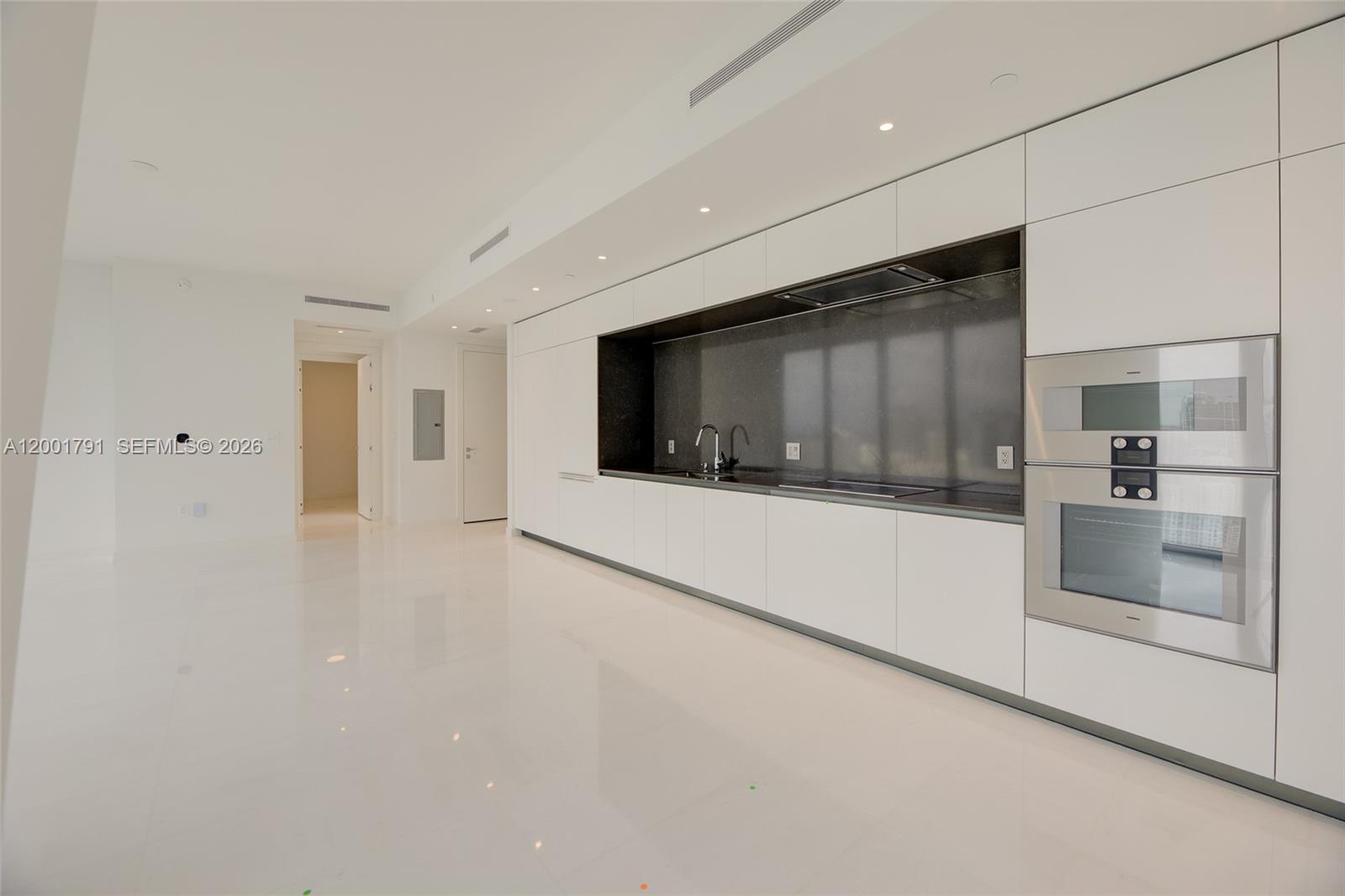 300 Biscayne Boulevard Way #4708W, Miami FL 33131