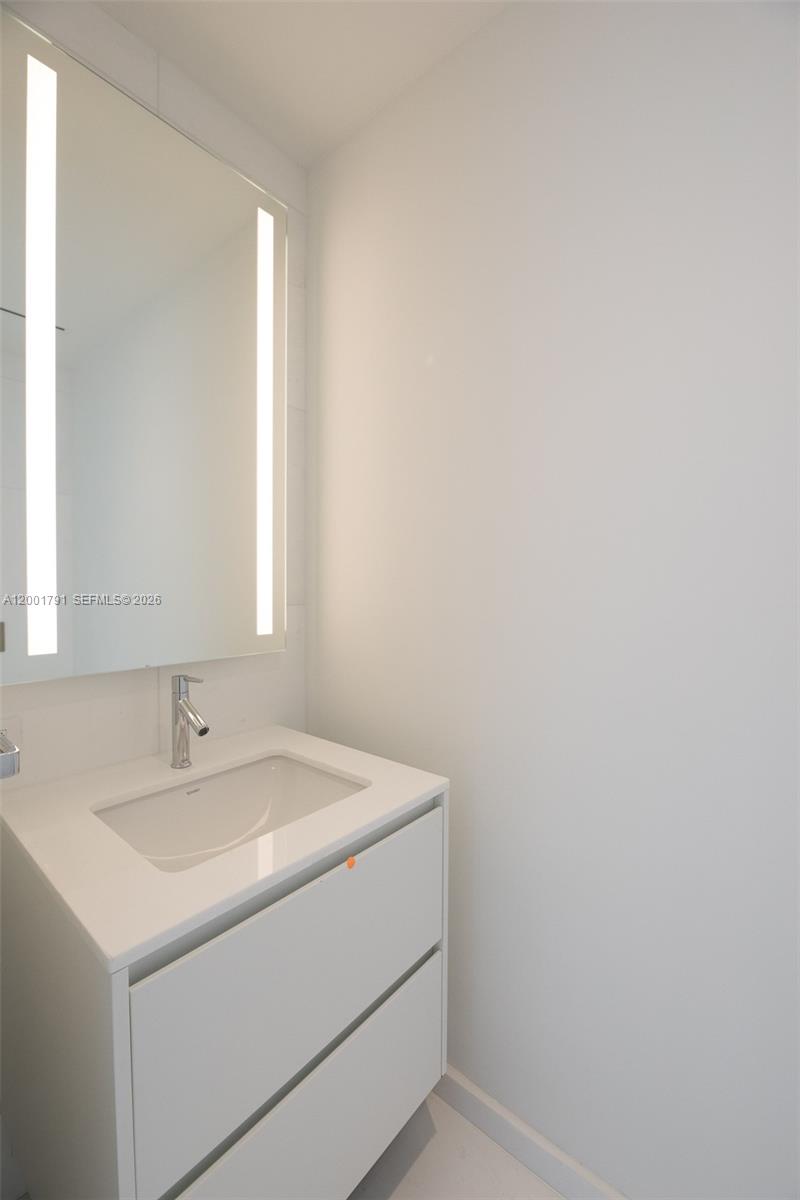 300 Biscayne Boulevard Way #4708W, Miami FL 33131