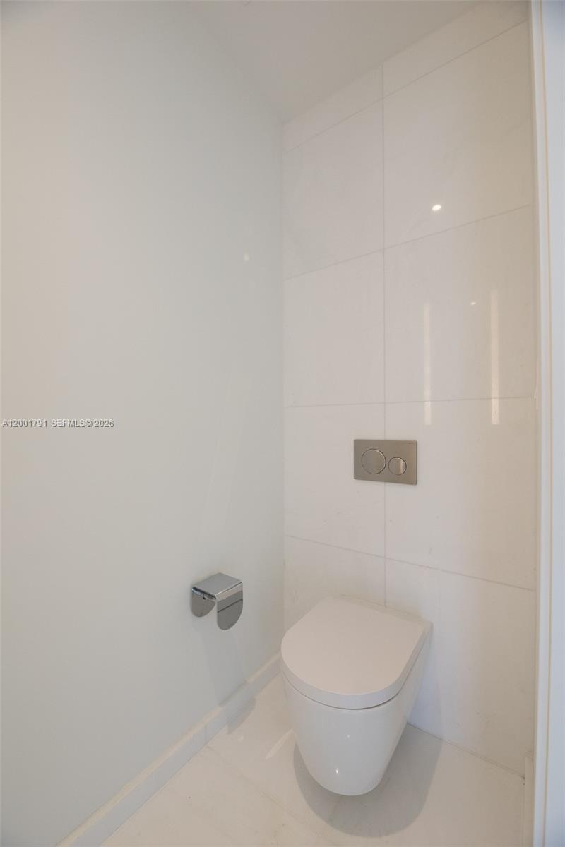 300 Biscayne Boulevard Way #4708W, Miami FL 33131