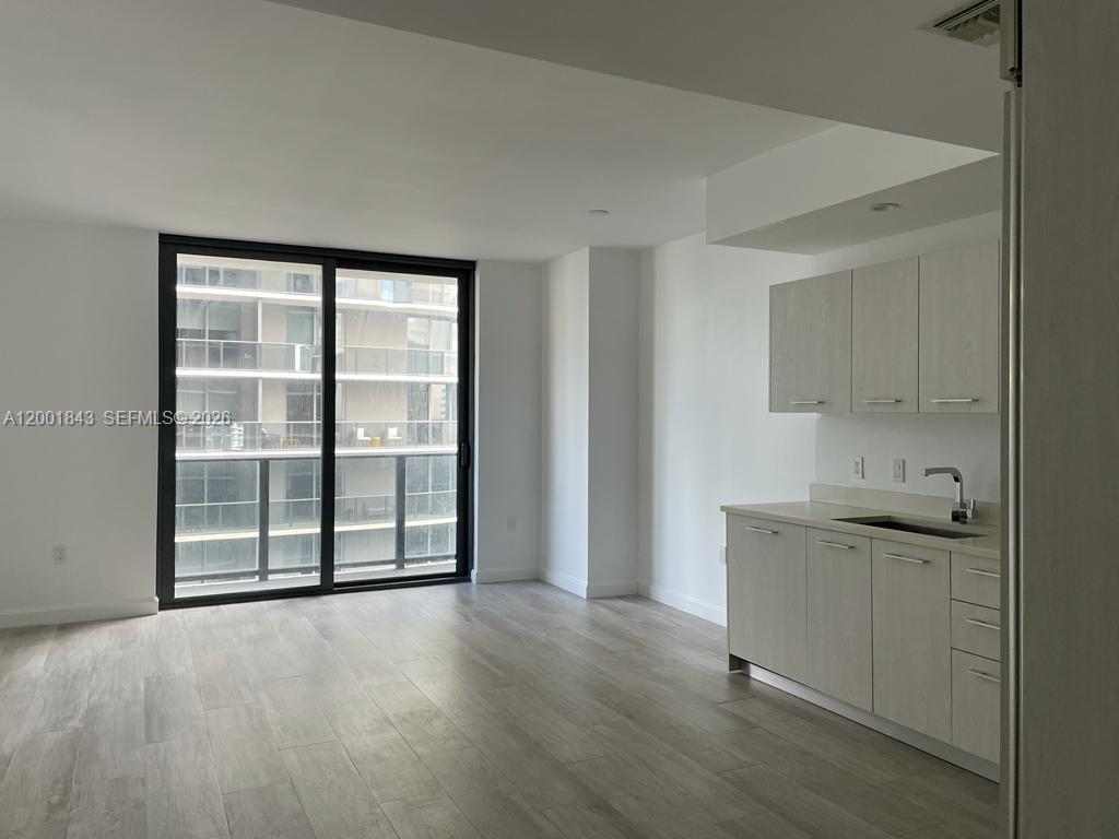 55 SW 9th St #3102, Miami FL 33130