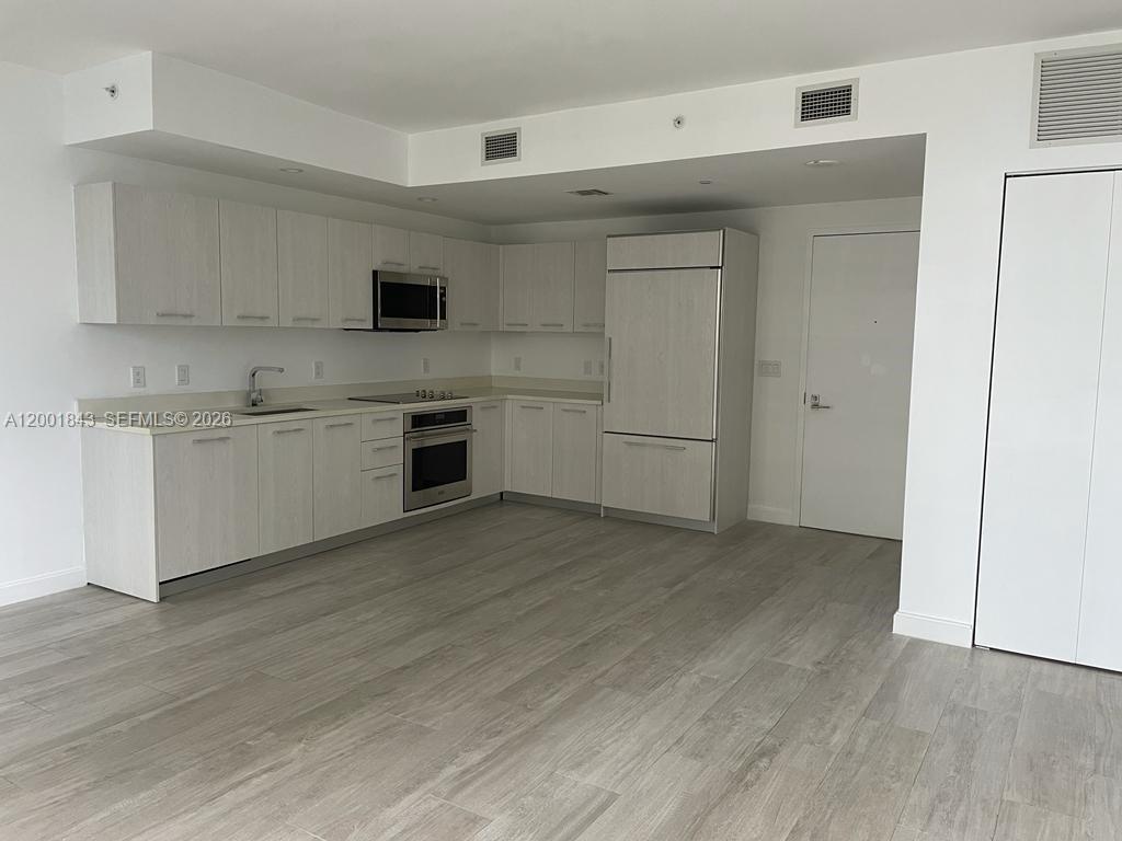 55 SW 9th St #3102, Miami FL 33130