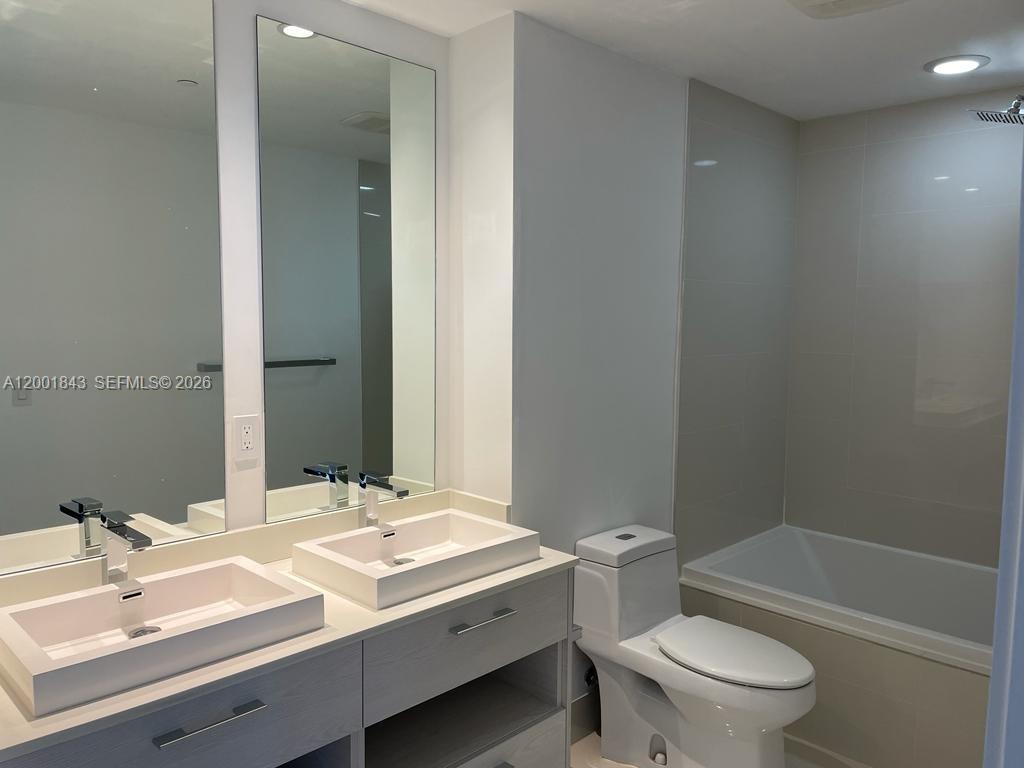 55 SW 9th St #3102, Miami FL 33130