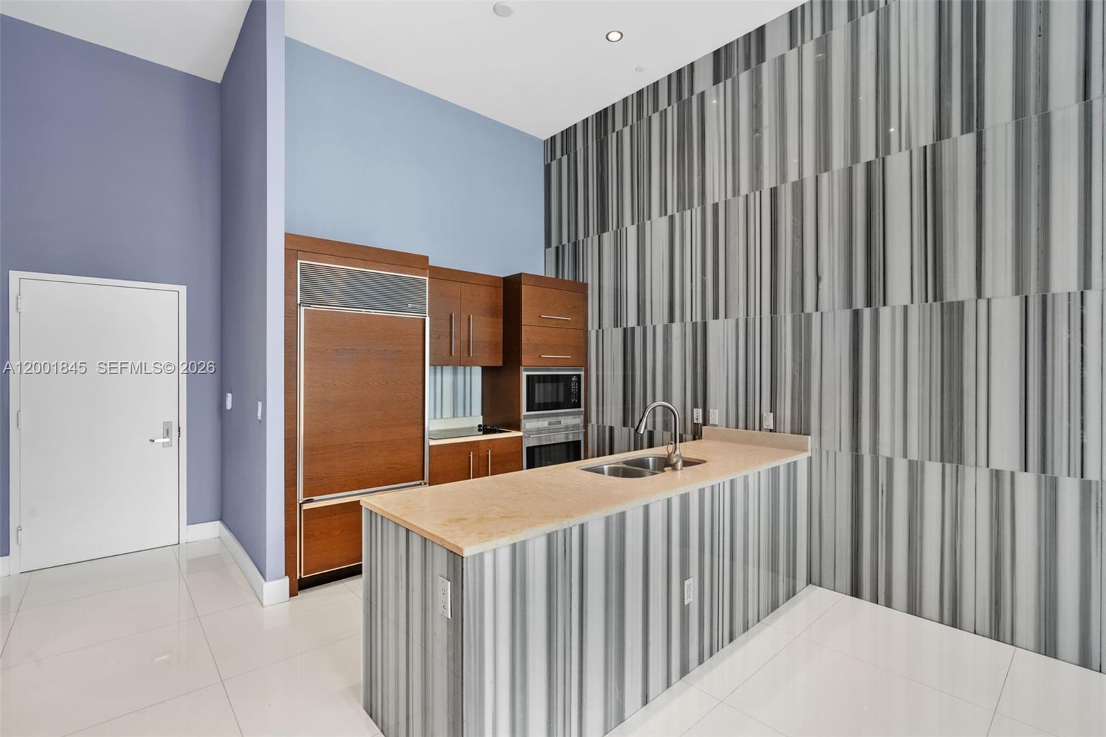 475 Brickell Ave #2812, Miami FL 33131