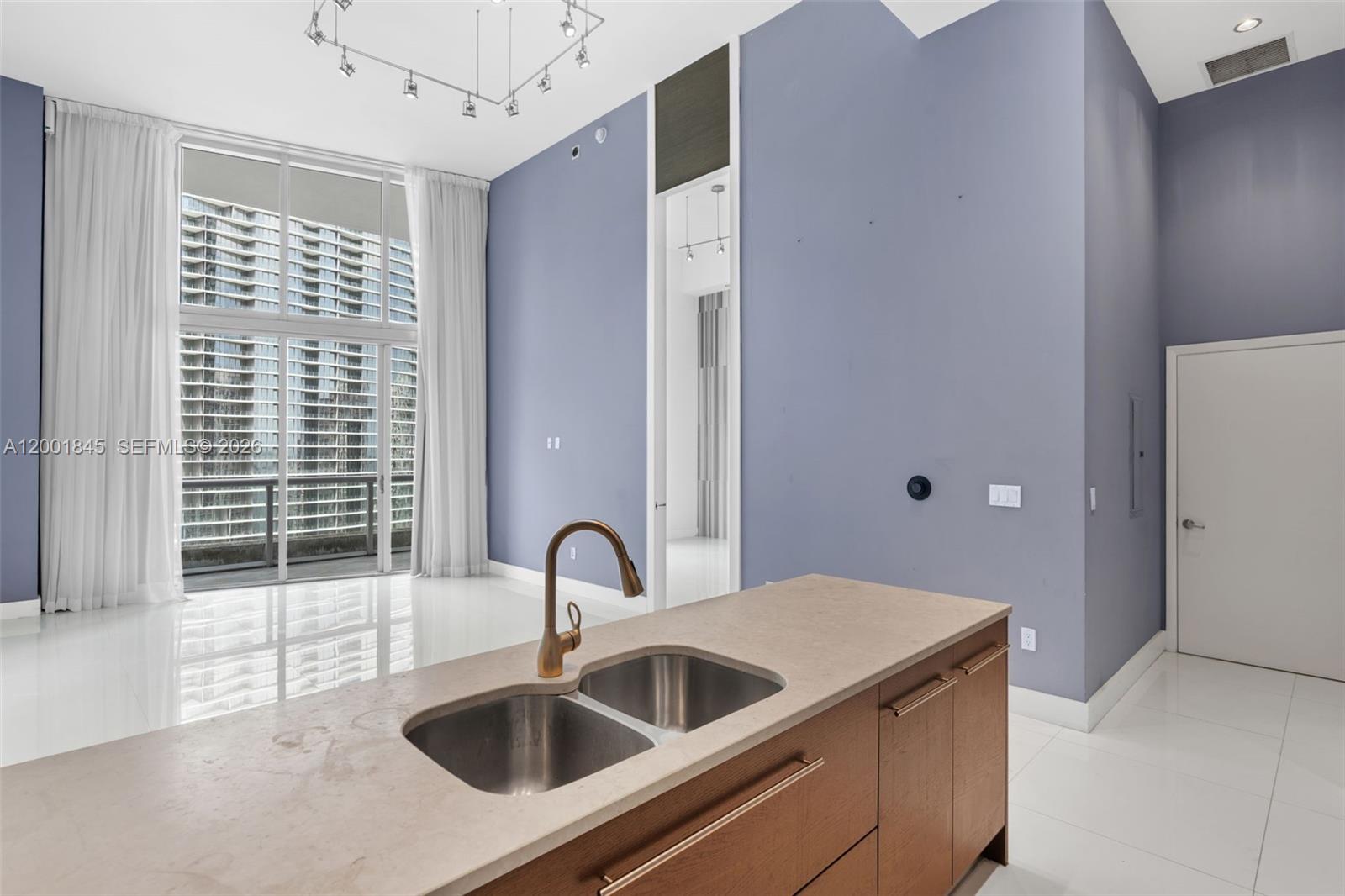 475 Brickell Ave #2812, Miami FL 33131
