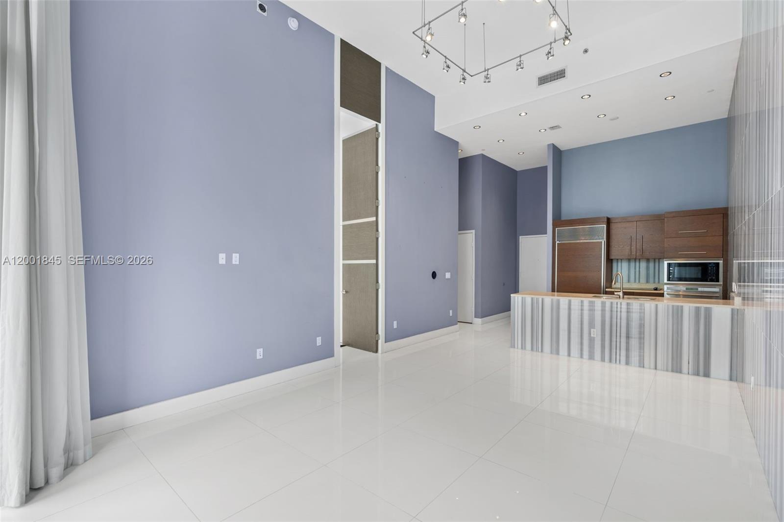 475 Brickell Ave #2812, Miami FL 33131