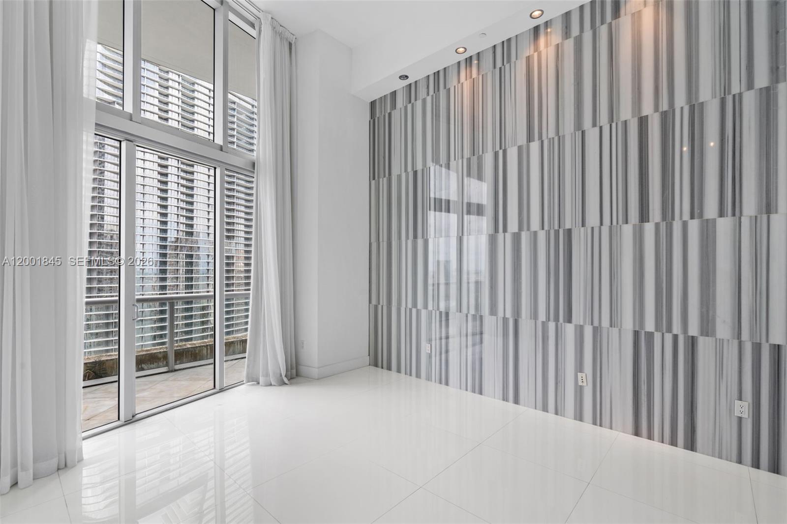475 Brickell Ave #2812, Miami FL 33131