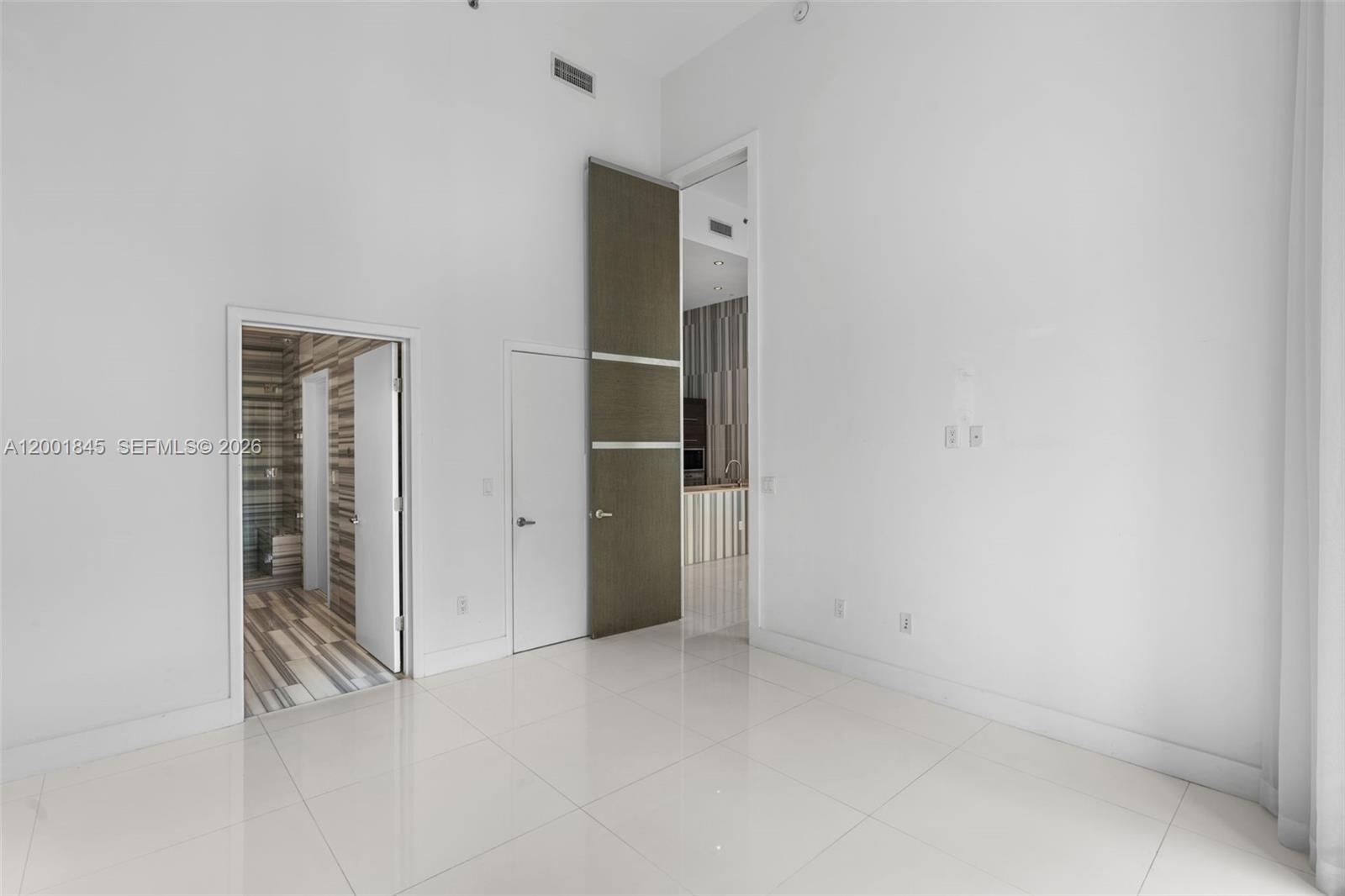 475 Brickell Ave #2812, Miami FL 33131