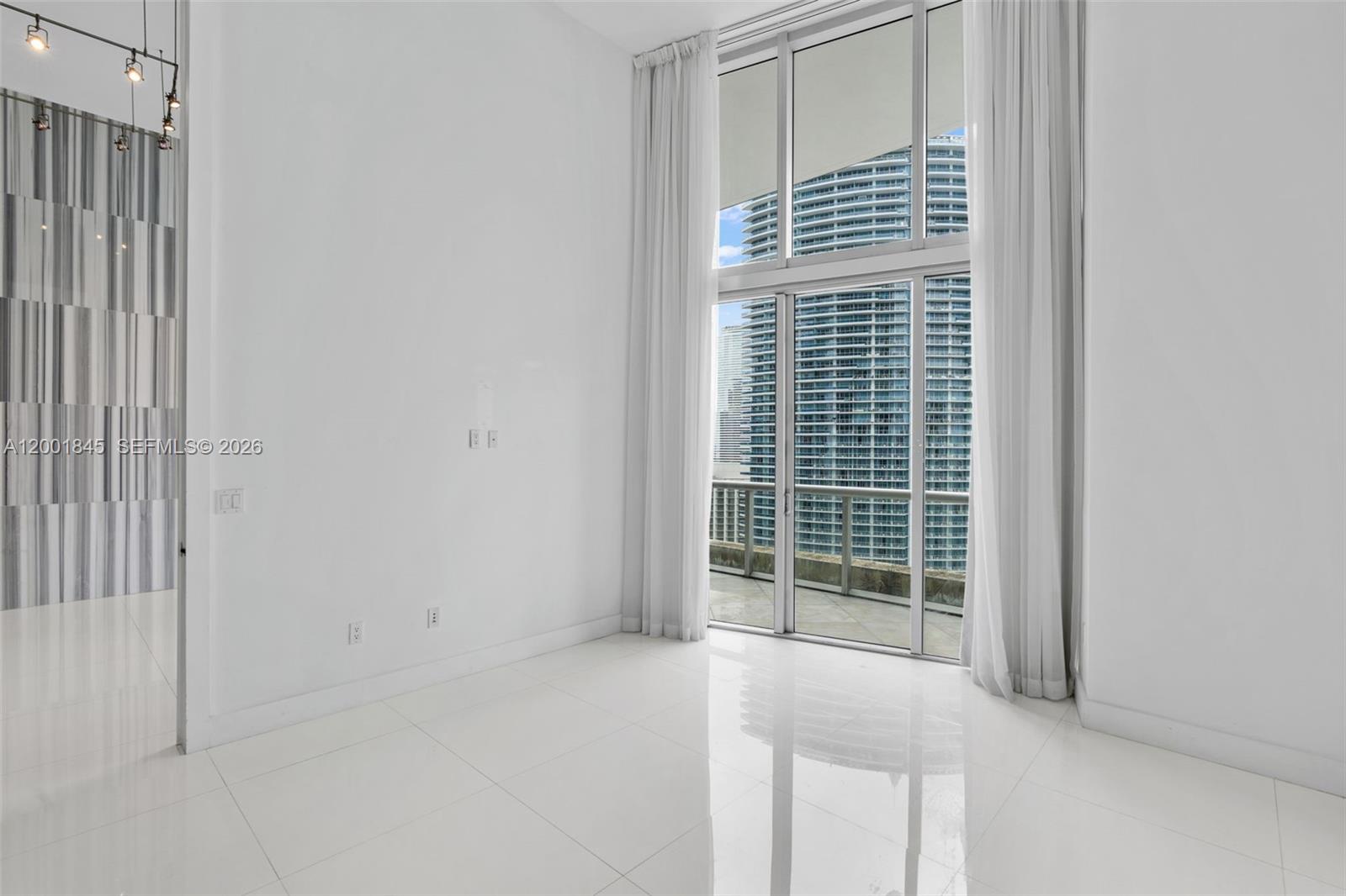 475 Brickell Ave #2812, Miami FL 33131