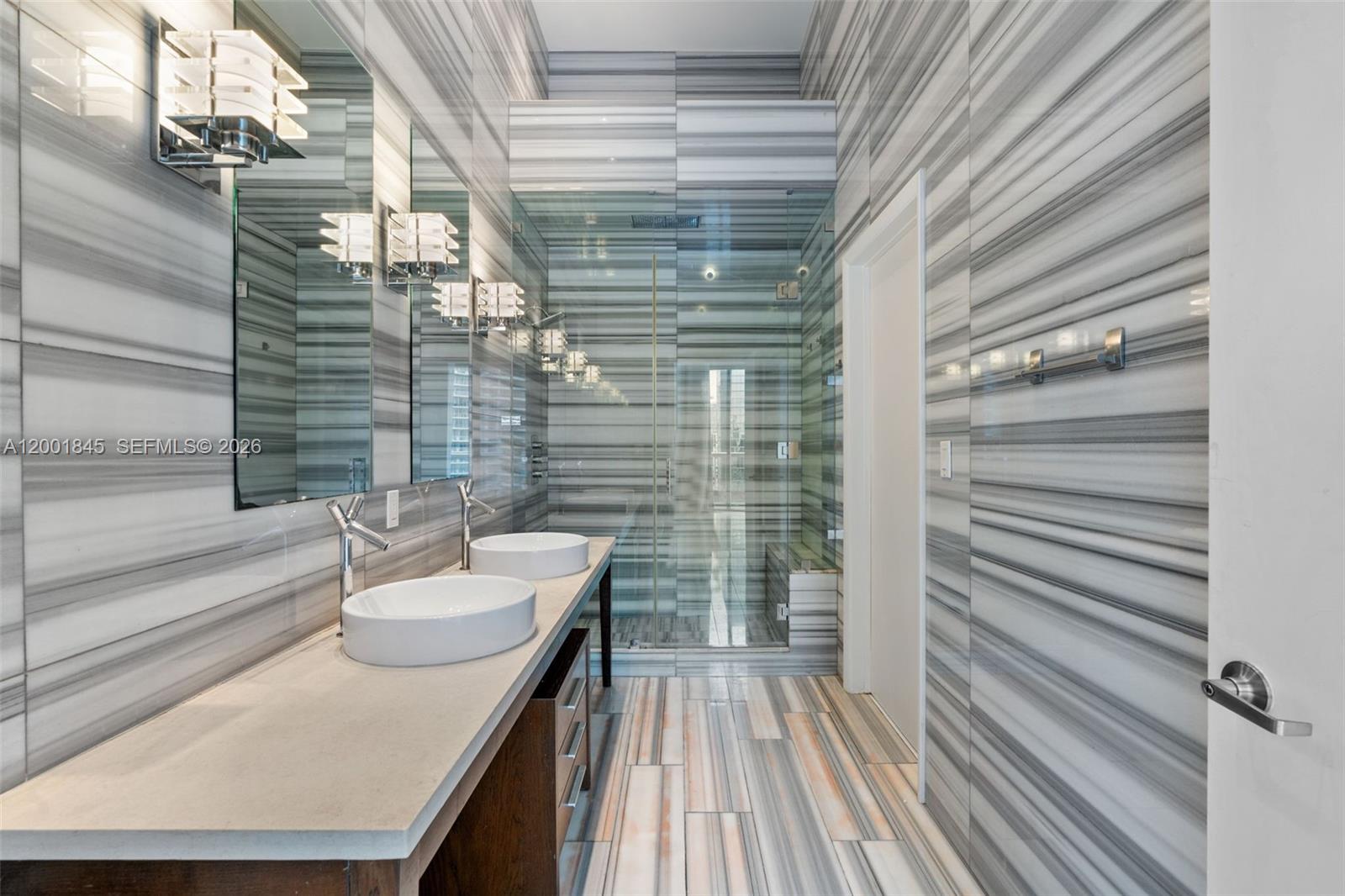 475 Brickell Ave #2812, Miami FL 33131