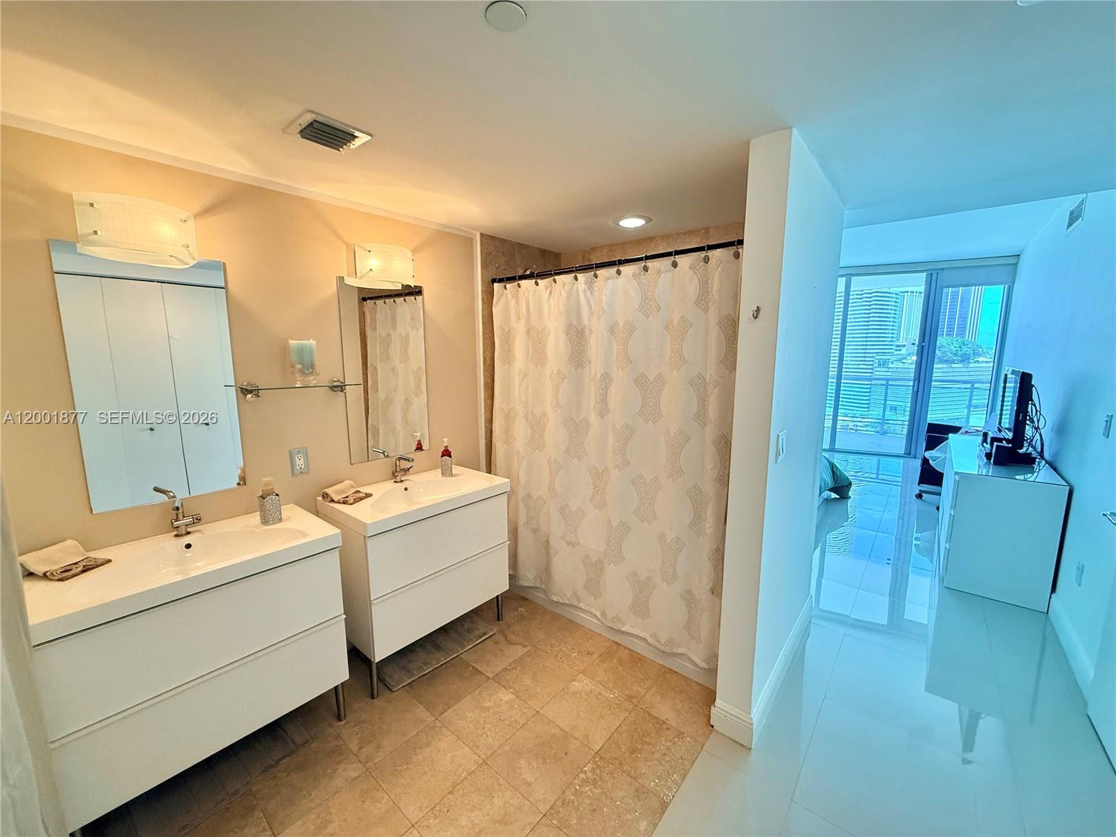 350 S Miami Ave #1601, Miami FL 33130