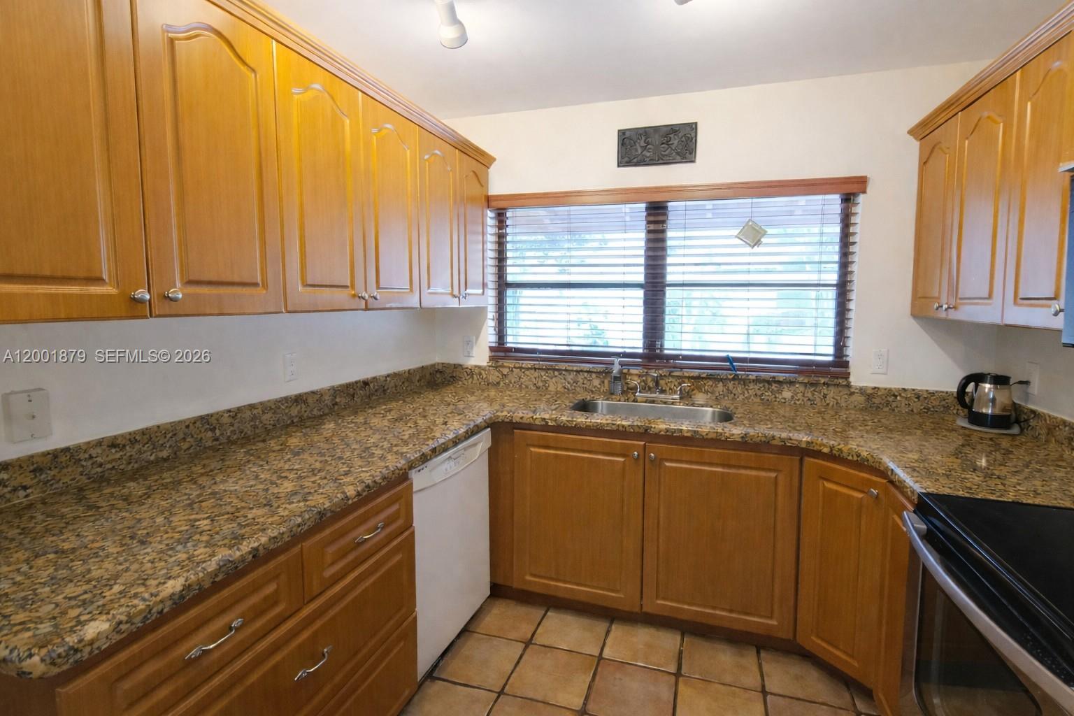 5524 Constant Spring Ter #213, Lauderhill FL 33319