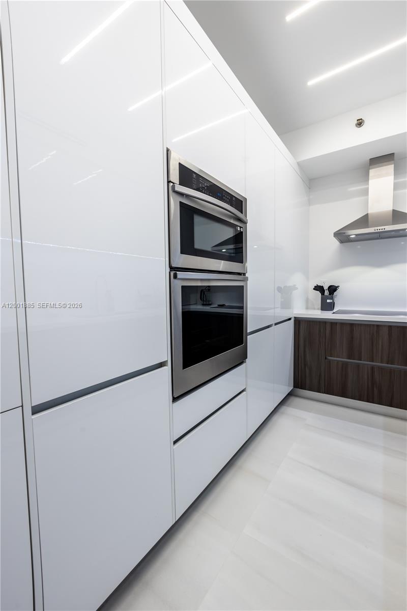 3600 Mystic Pointe Dr #114, Aventura FL 33180