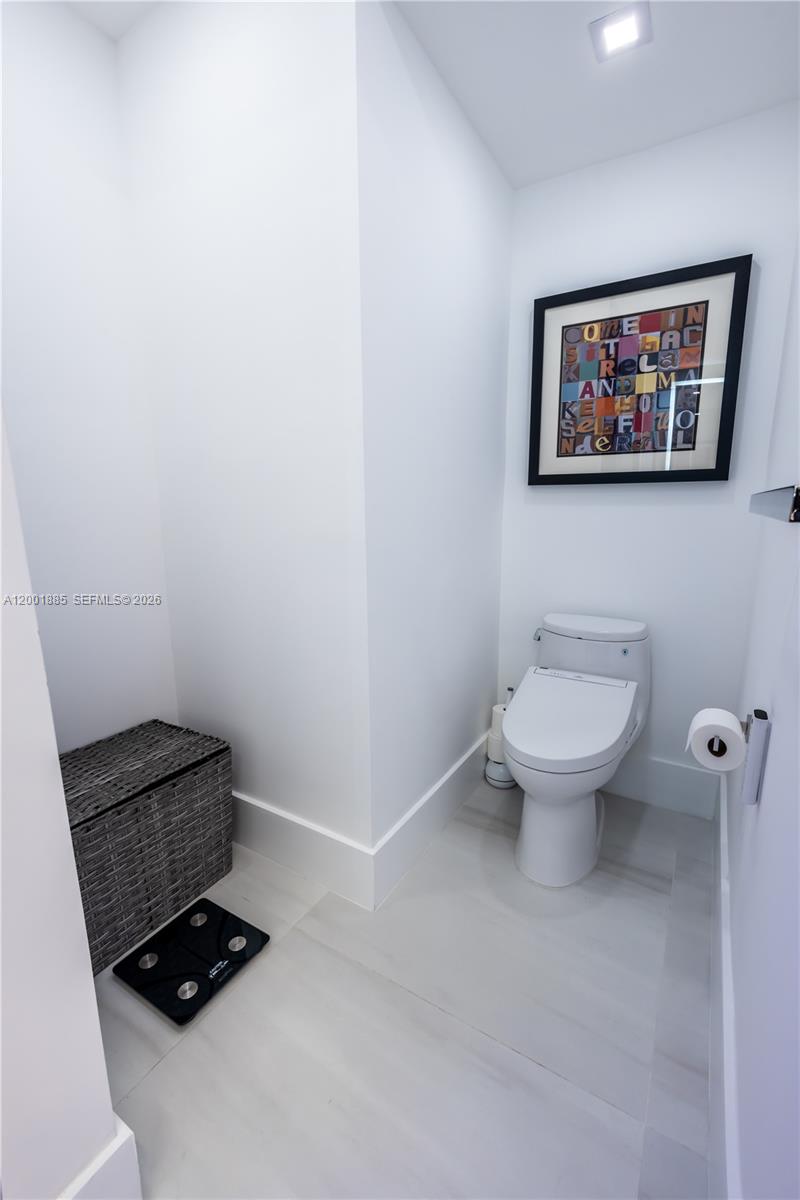 3600 Mystic Pointe Dr #114, Aventura FL 33180