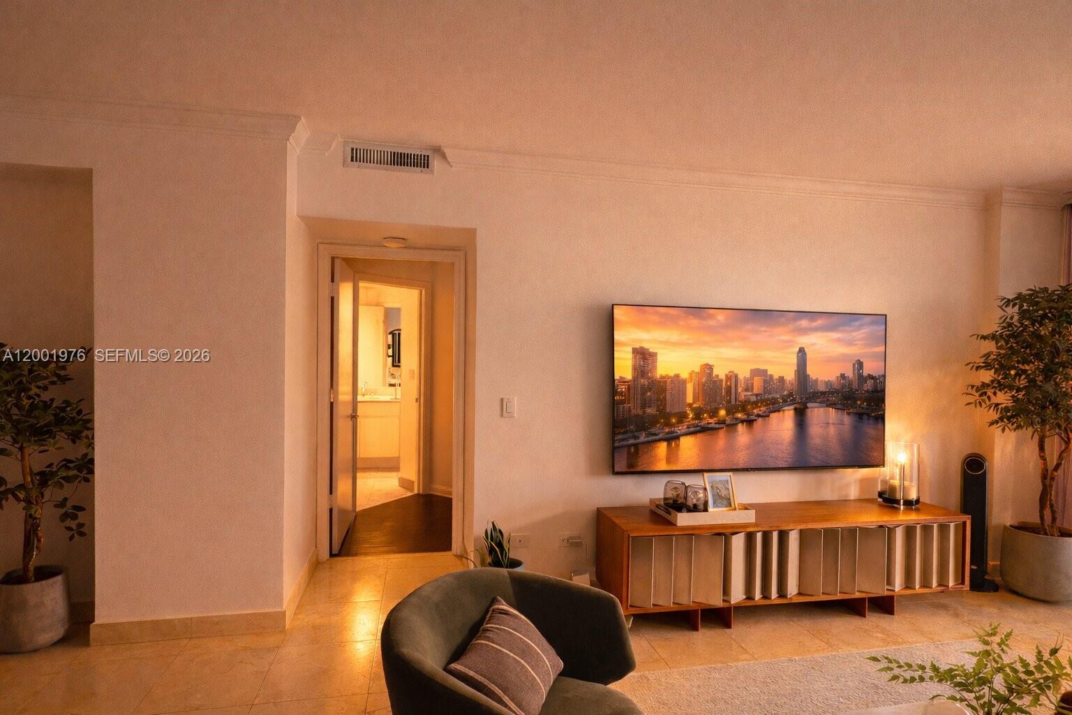 848 Brickell Key Dr #905, Miami FL 33131