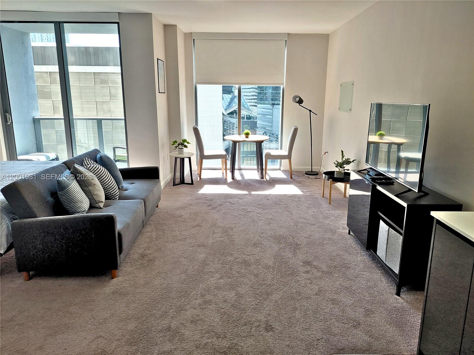 31 SE 6th St #1405, Miami FL 33131