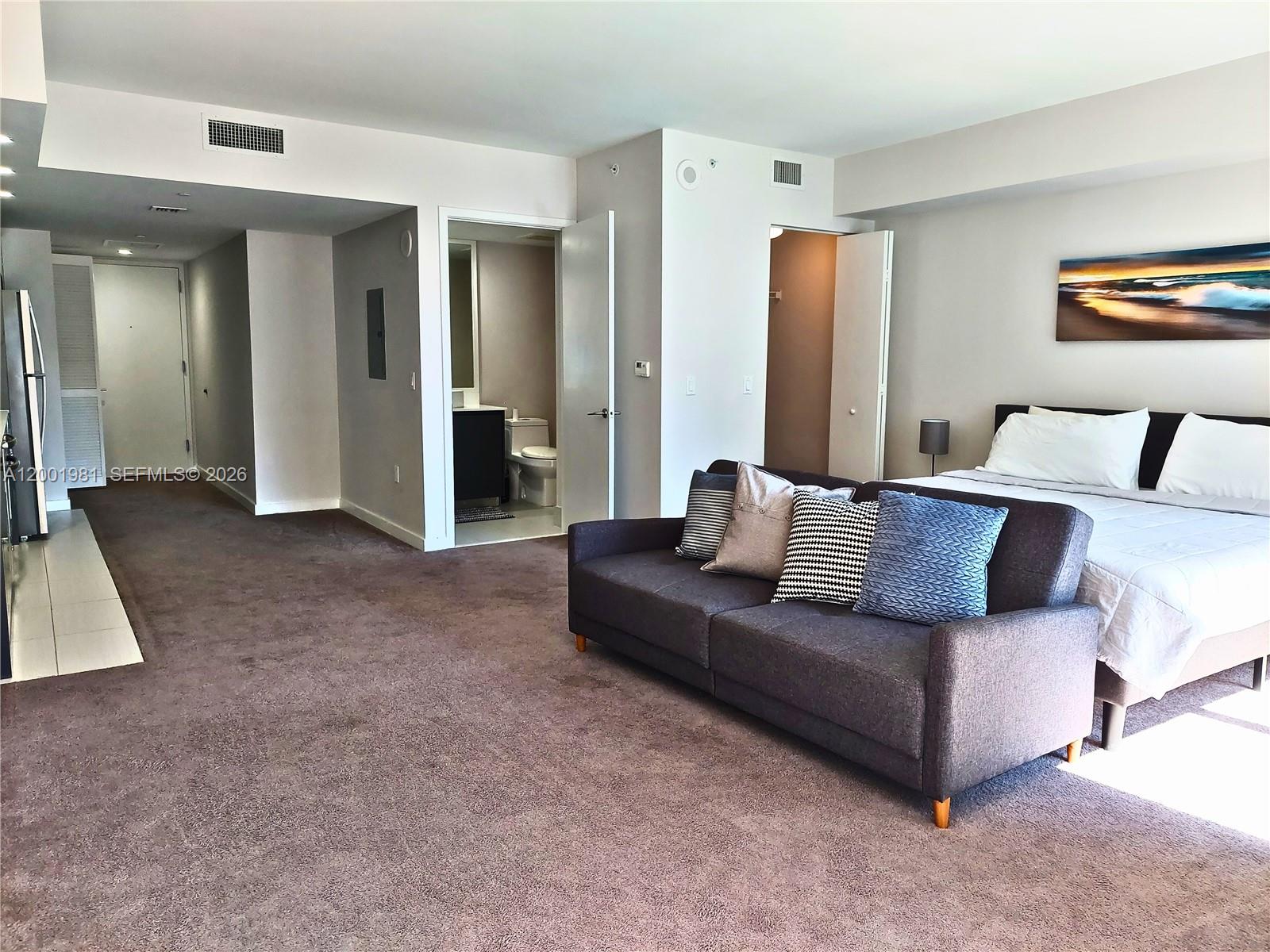 31 SE 6th St #1405, Miami FL 33131