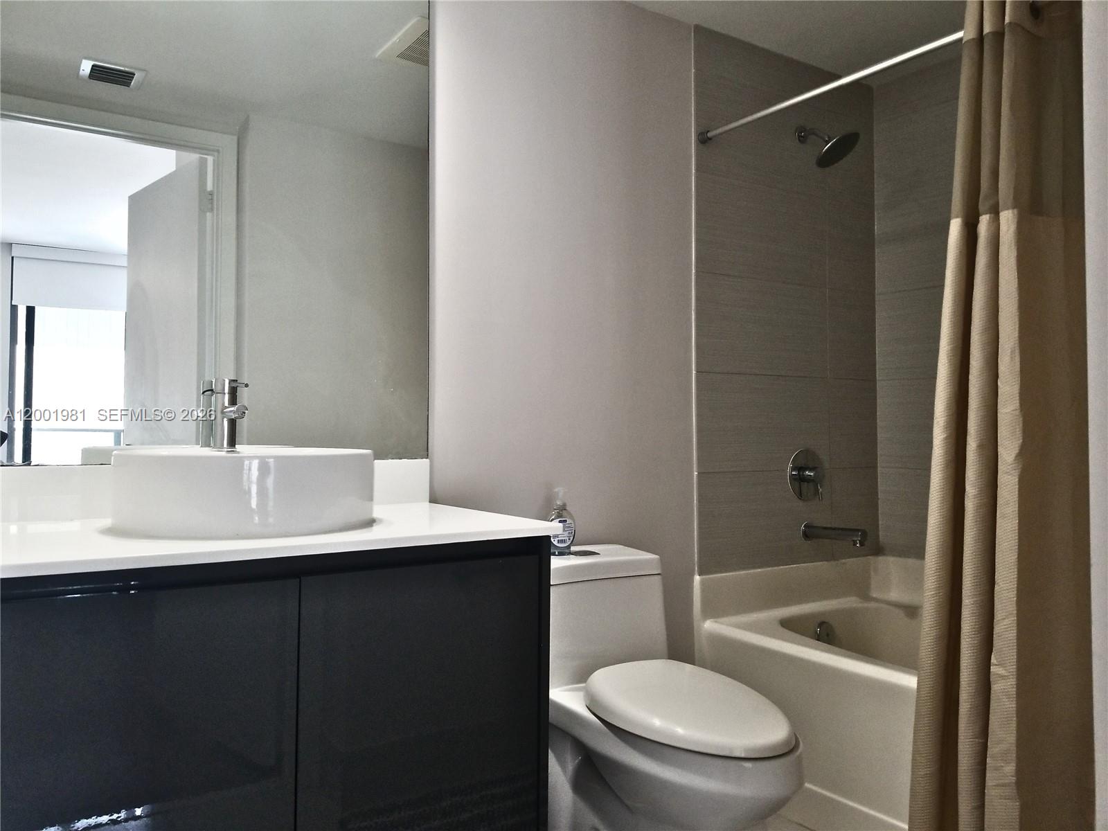 31 SE 6th St #1405, Miami FL 33131