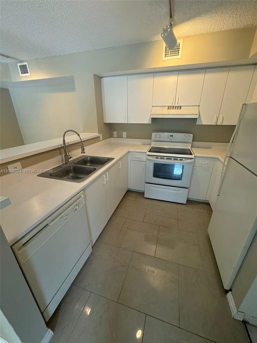 111 Yacht Club Way #107, Hypoluxo FL 33462