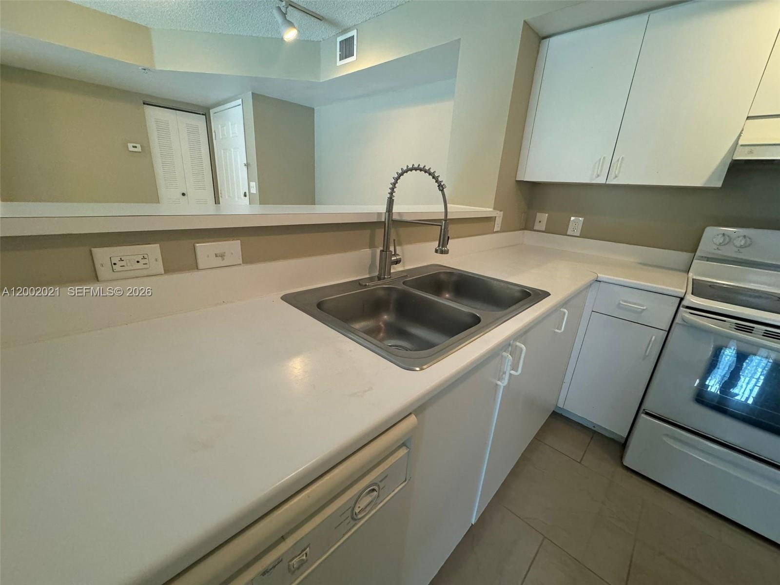 111 Yacht Club Way #107, Hypoluxo FL 33462