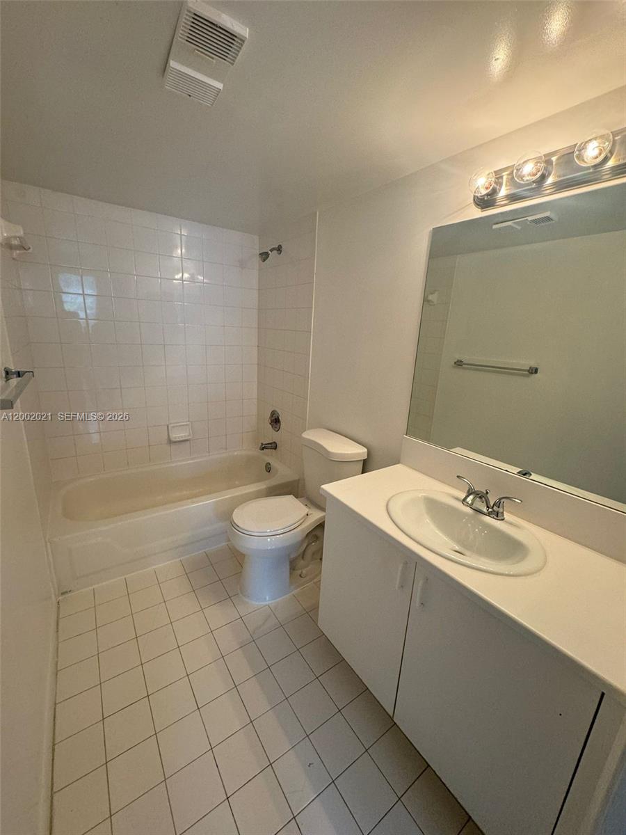 111 Yacht Club Way #107, Hypoluxo FL 33462