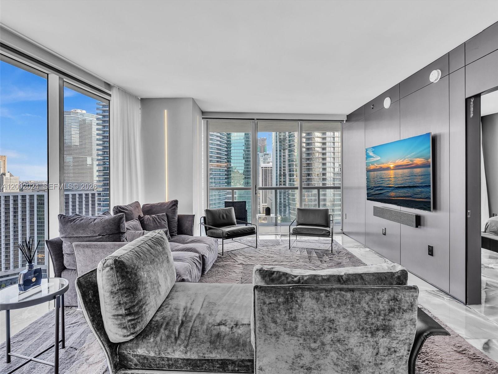 475 Brickell Ave #2715, Miami FL 33131