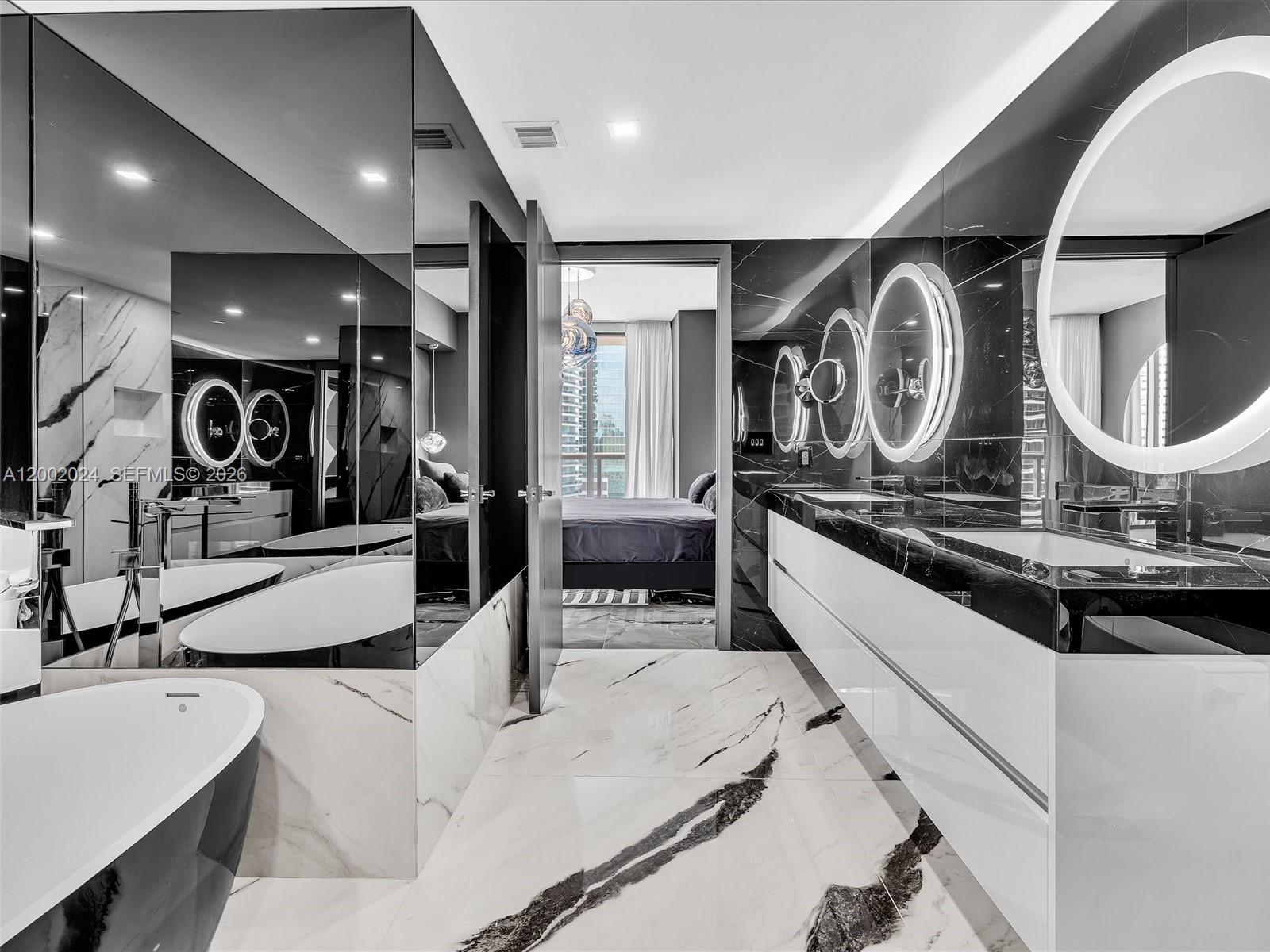 475 Brickell Ave #2715, Miami FL 33131