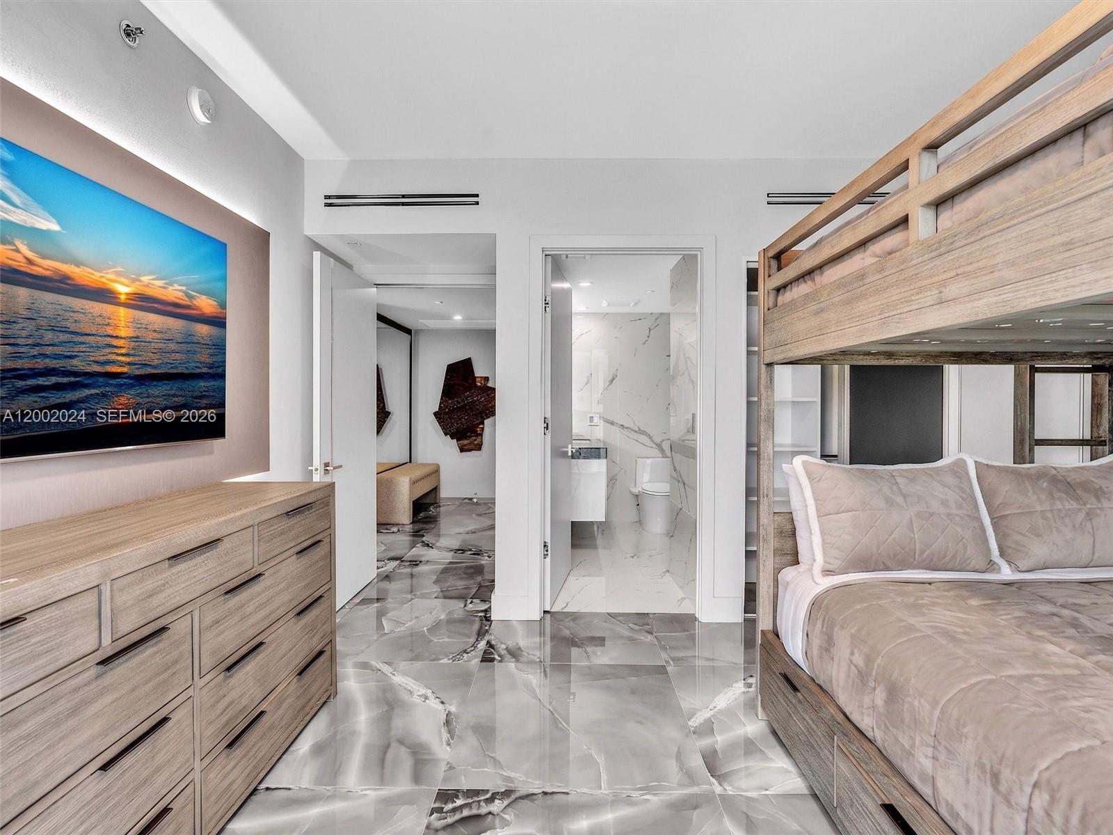 475 Brickell Ave #2715, Miami FL 33131